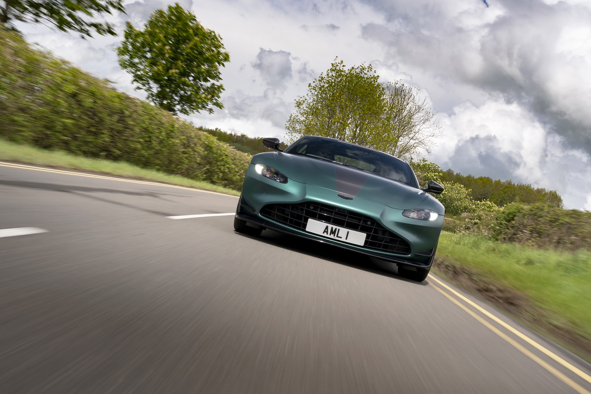 Download 2021 Aston Martin Vantage F1 Edition - Front HD Wallpaper 1920x1280 #29