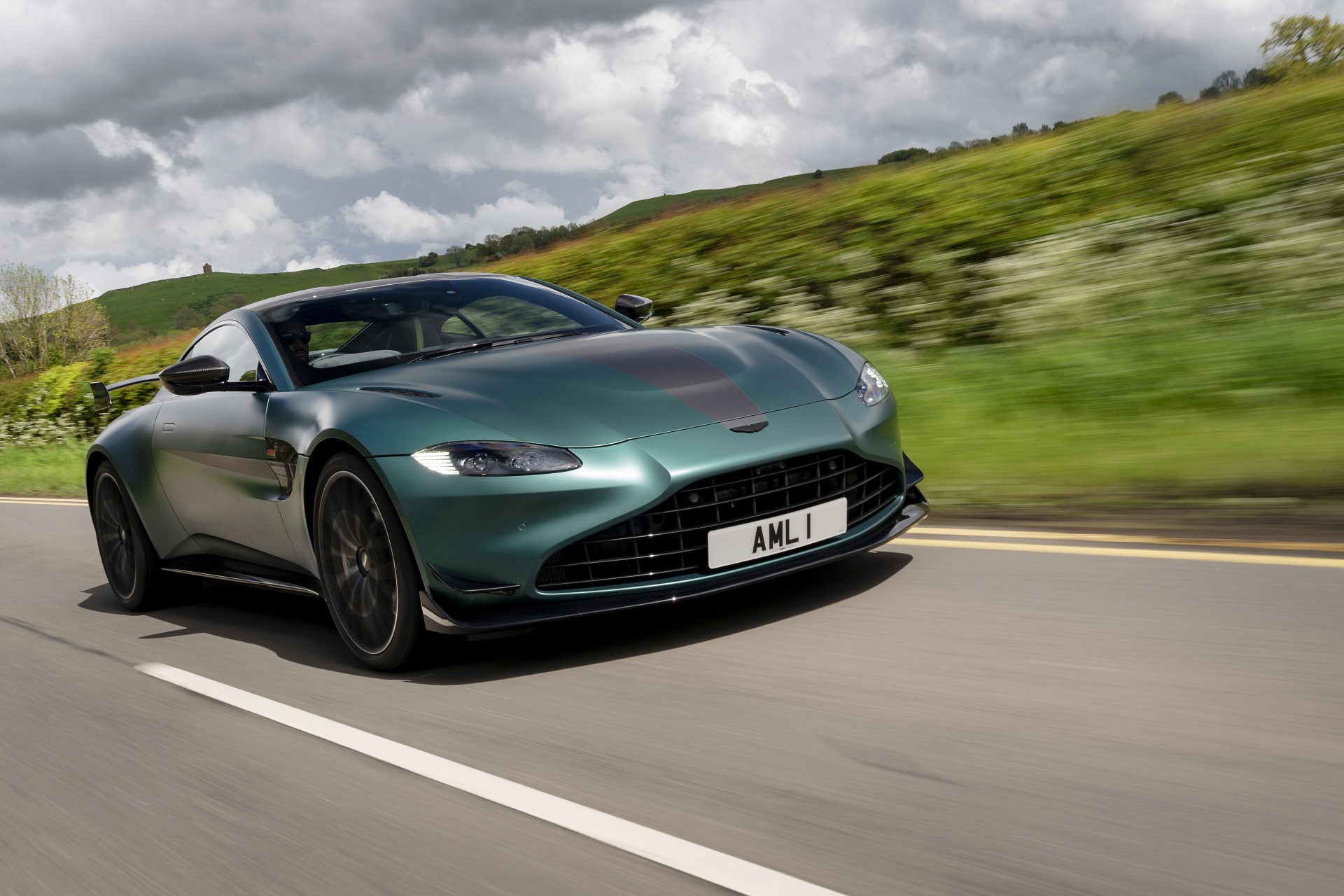 Download 2021 Aston Martin Vantage F1 Edition - Front HD Wallpaper 1920x1280 #17