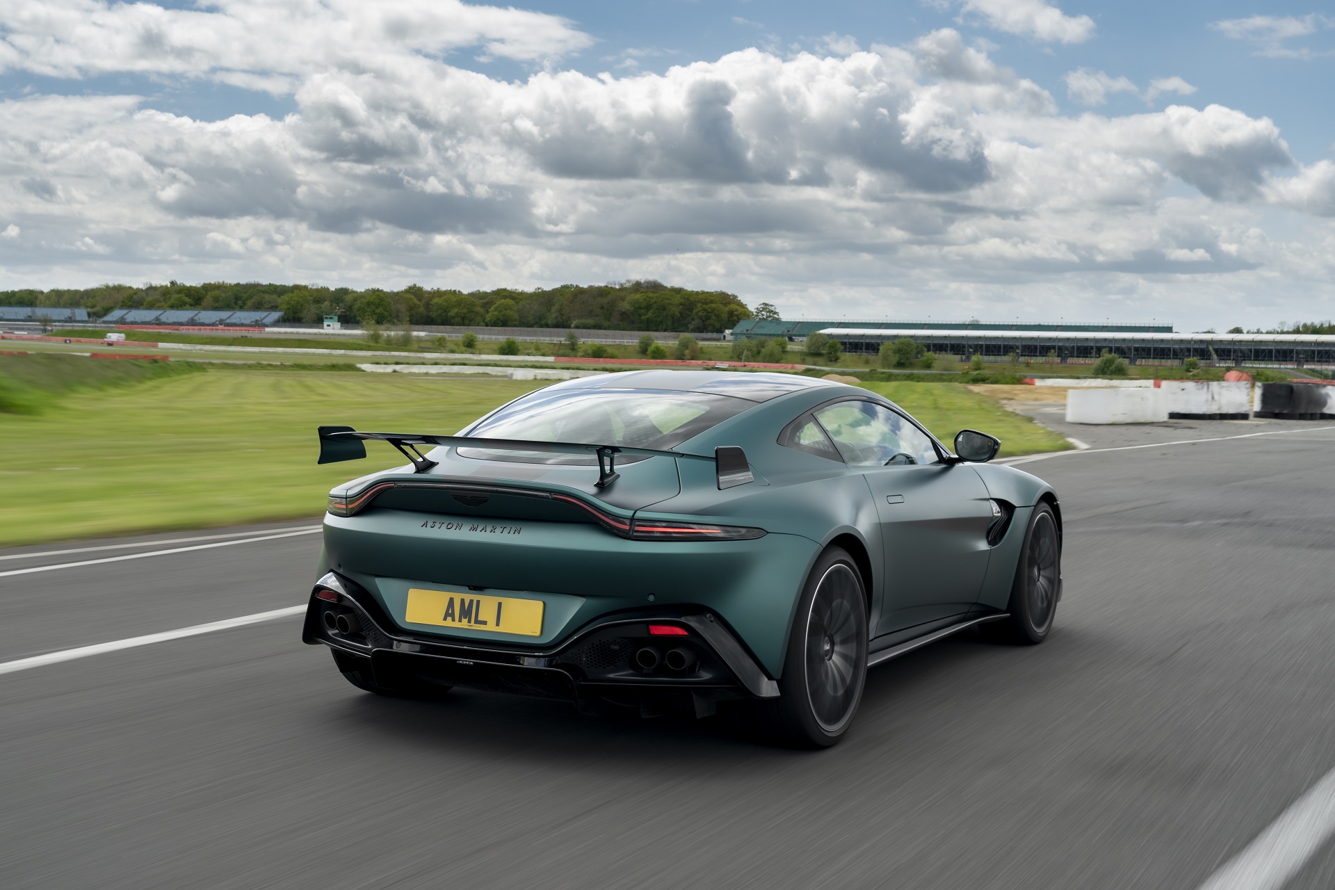 Download 2021 Aston Martin Vantage F1 Edition - Rear Three-Quarter HD Wallpaper 1920x1280 #53
