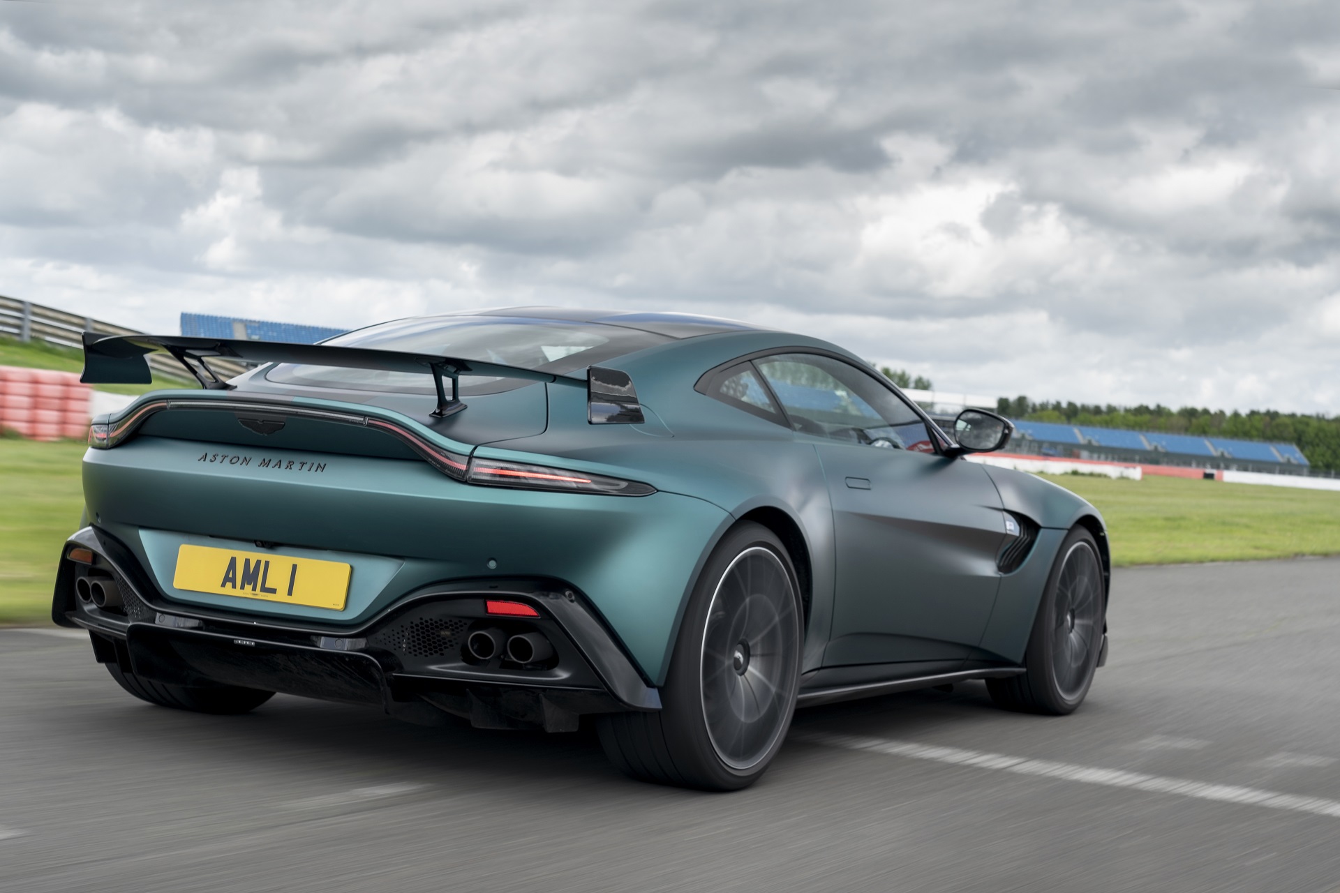 Download 2021 Aston Martin Vantage F1 Edition - Rear Three-Quarter HD Wallpaper 1920x1280 #18