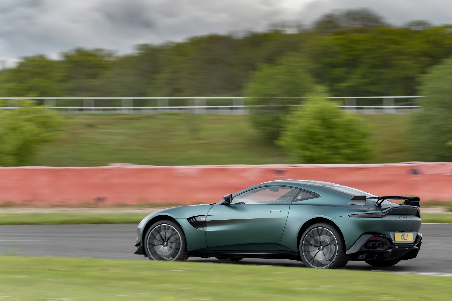 Download 2021 Aston Martin Vantage F1 Edition - Rear Three-Quarter HD Wallpaper 1920x1280 #90