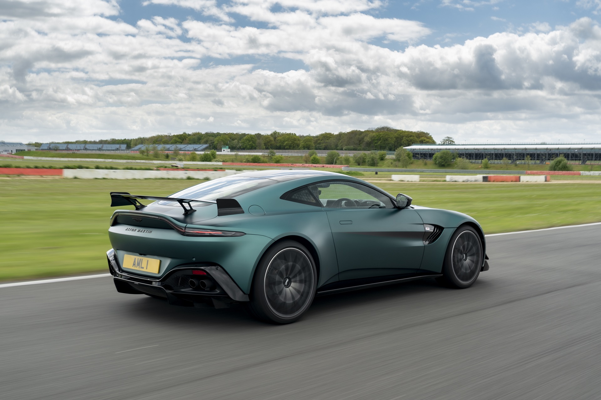 Download 2021 Aston Martin Vantage F1 Edition - Rear Three-Quarter HD Wallpaper 1920x1280 #54