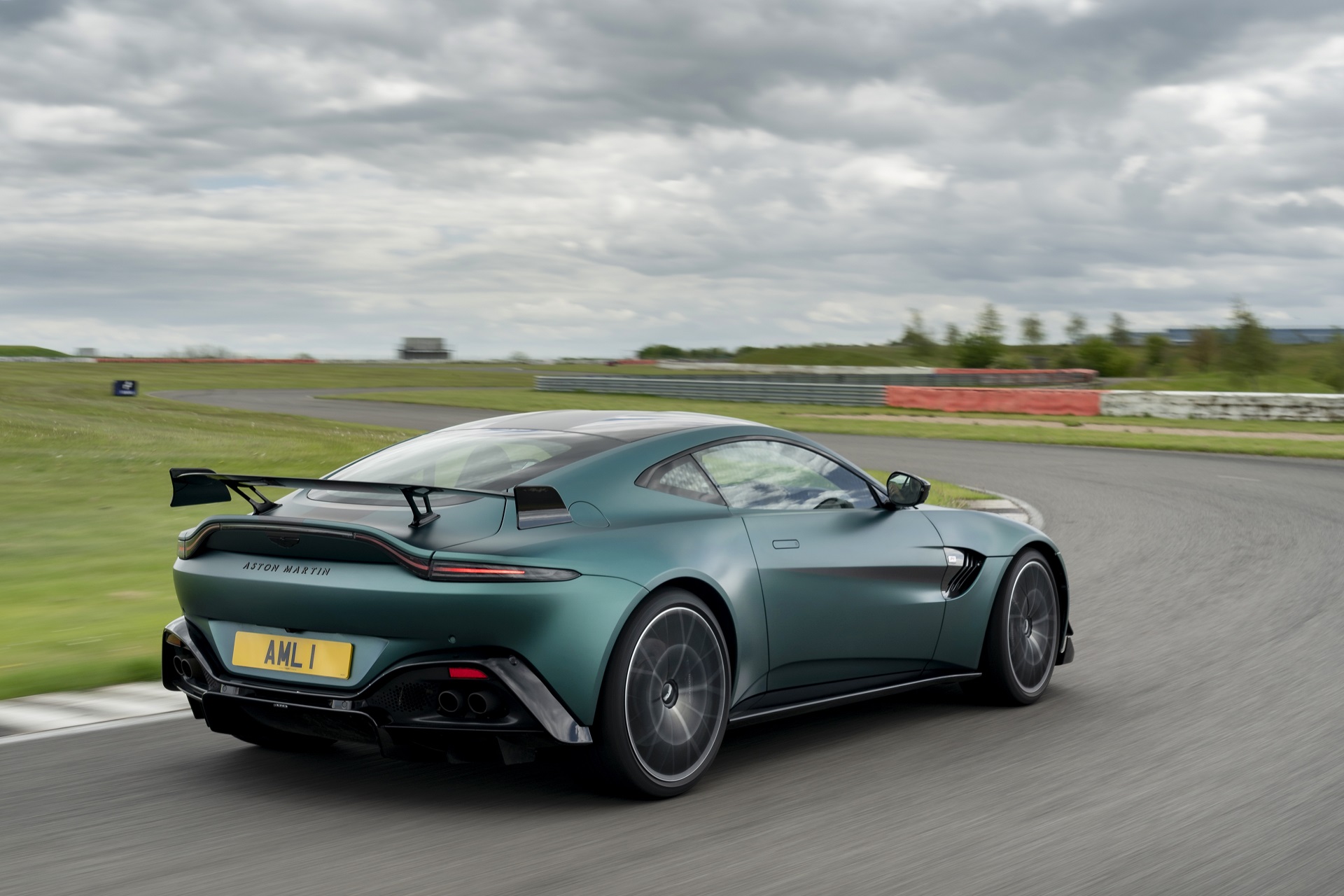 Download 2021 Aston Martin Vantage F1 Edition - Rear Three-Quarter HD Wallpaper 1920x1280 #55