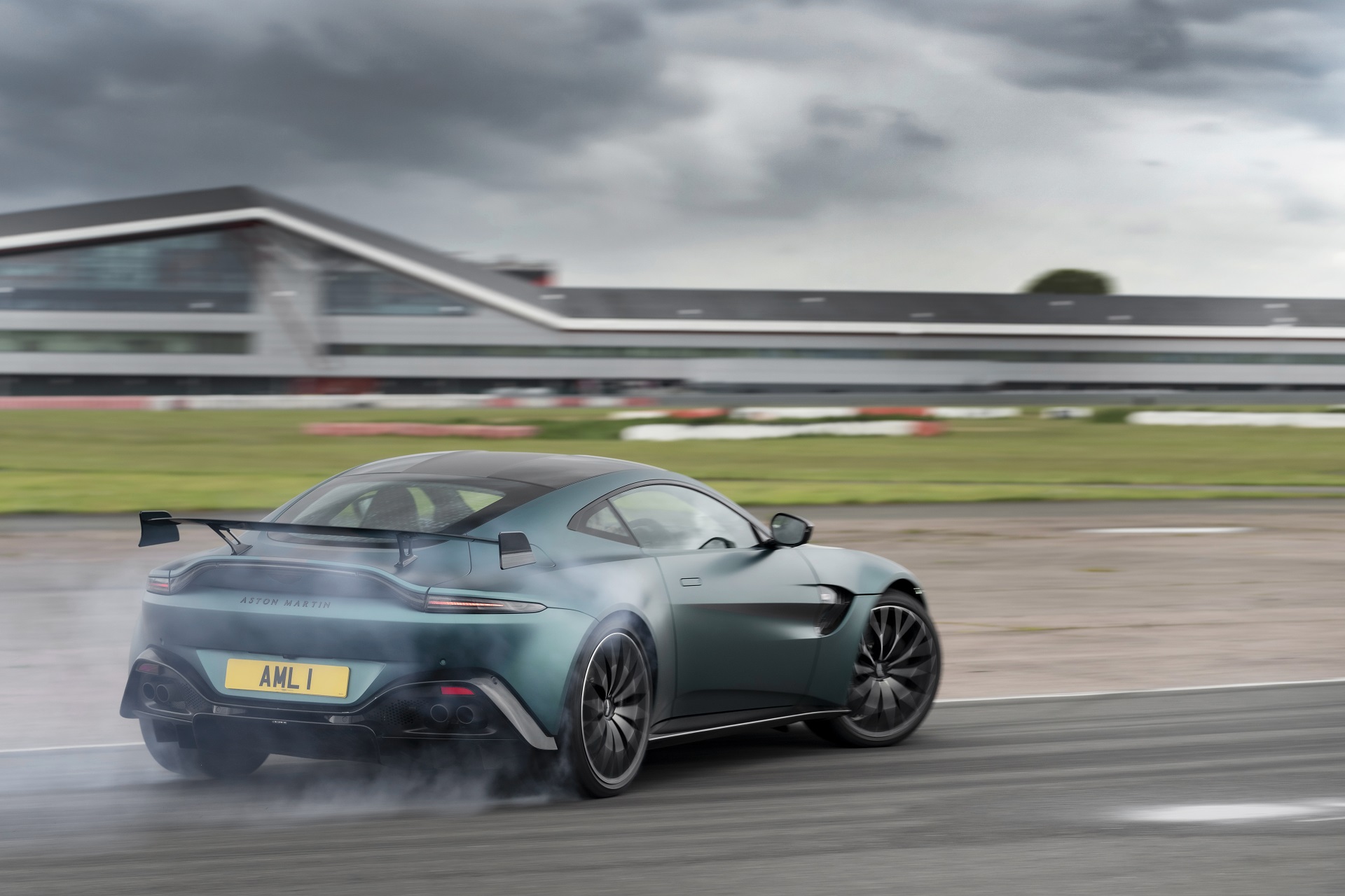 Download 2021 Aston Martin Vantage F1 Edition - Rear Three-Quarter HD Wallpaper 1920x1280 #92