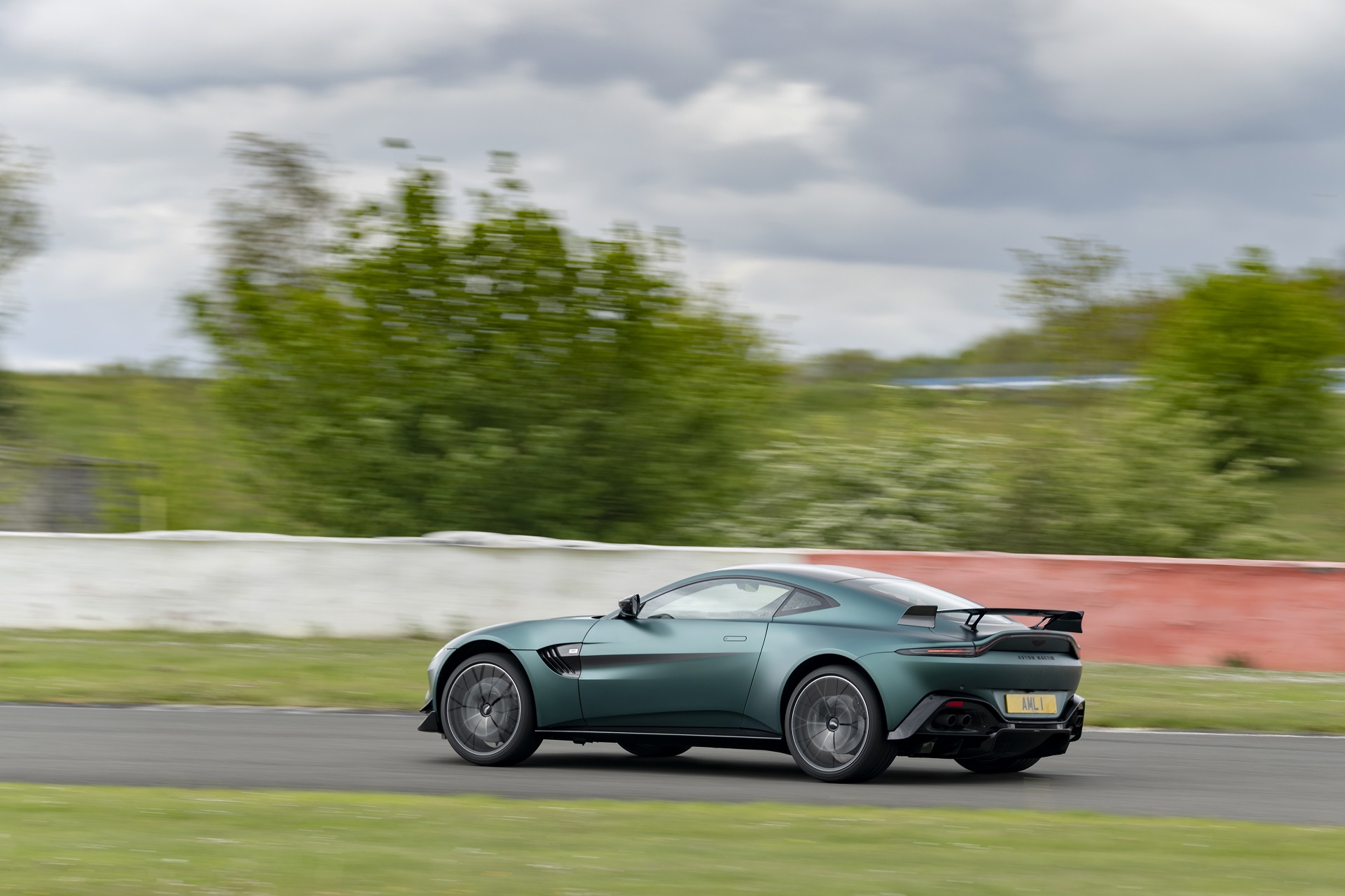 Download 2021 Aston Martin Vantage F1 Edition - Rear Three-Quarter HD Wallpaper 1920x1280 #93