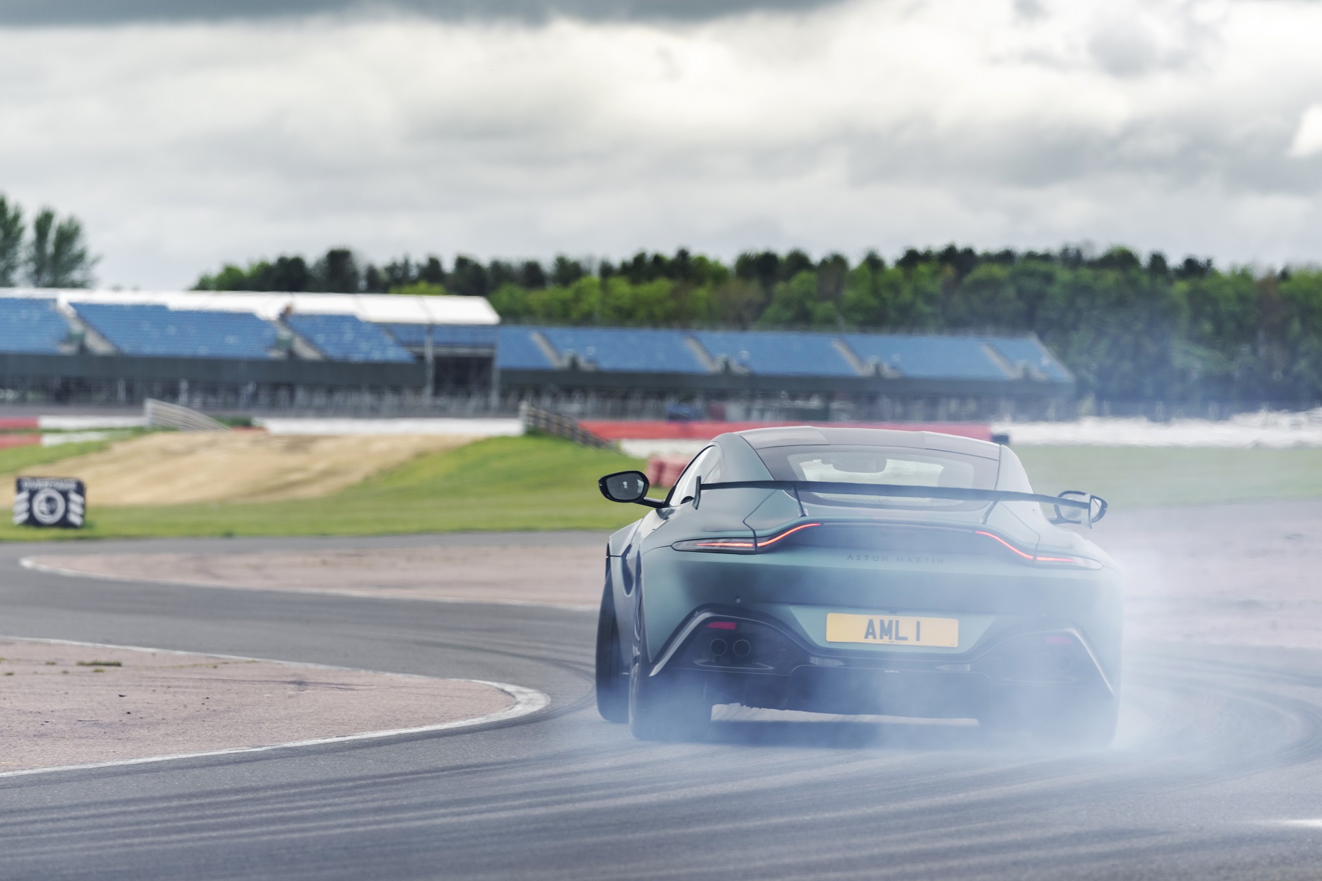 Download 2021 Aston Martin Vantage F1 Edition - Rear HD Wallpaper 1920x1280 #95