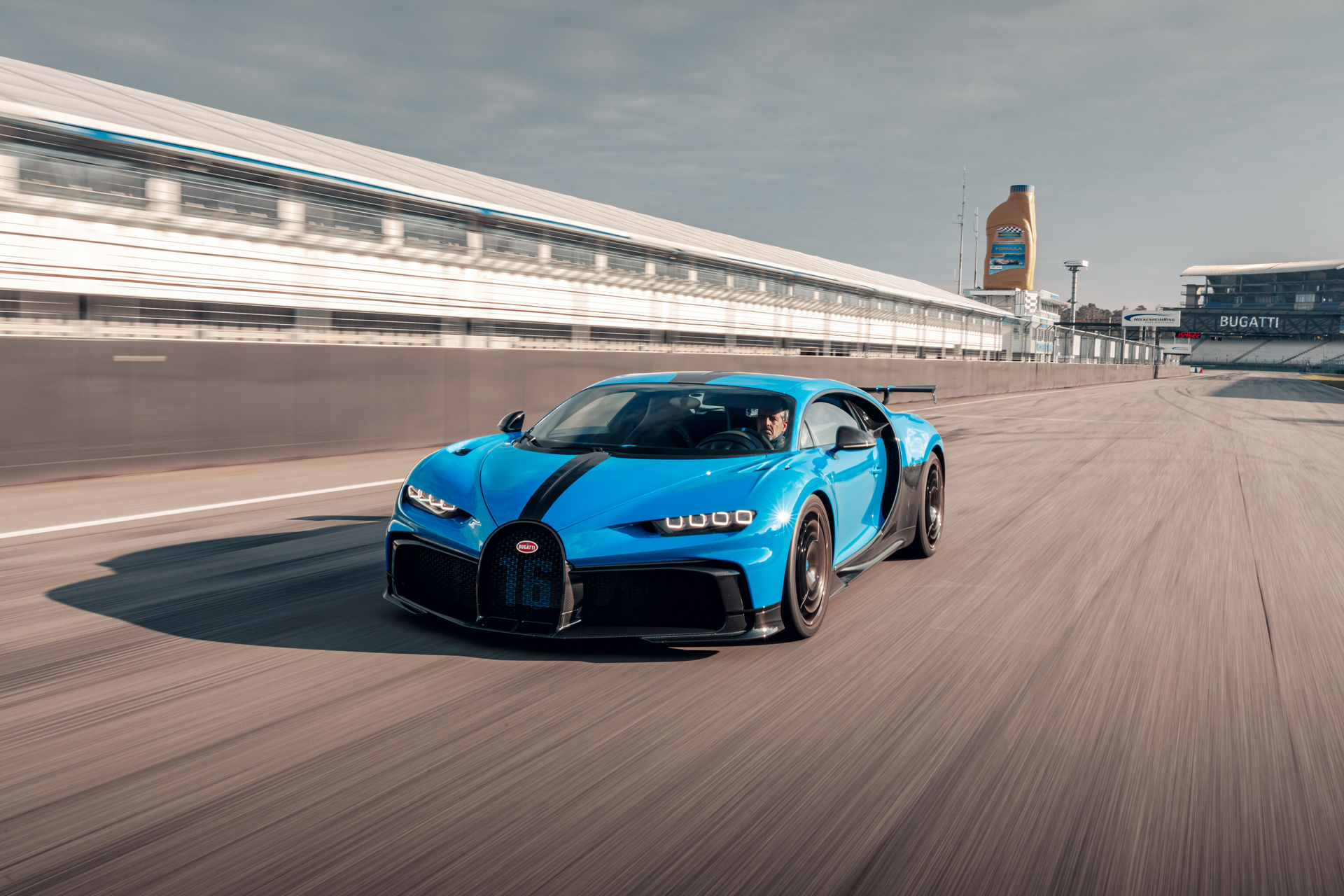 Download 2021 Bugatti Chiron Pur Sport - Front Three-Quarter HD Wallpaper 1920x1280 #51