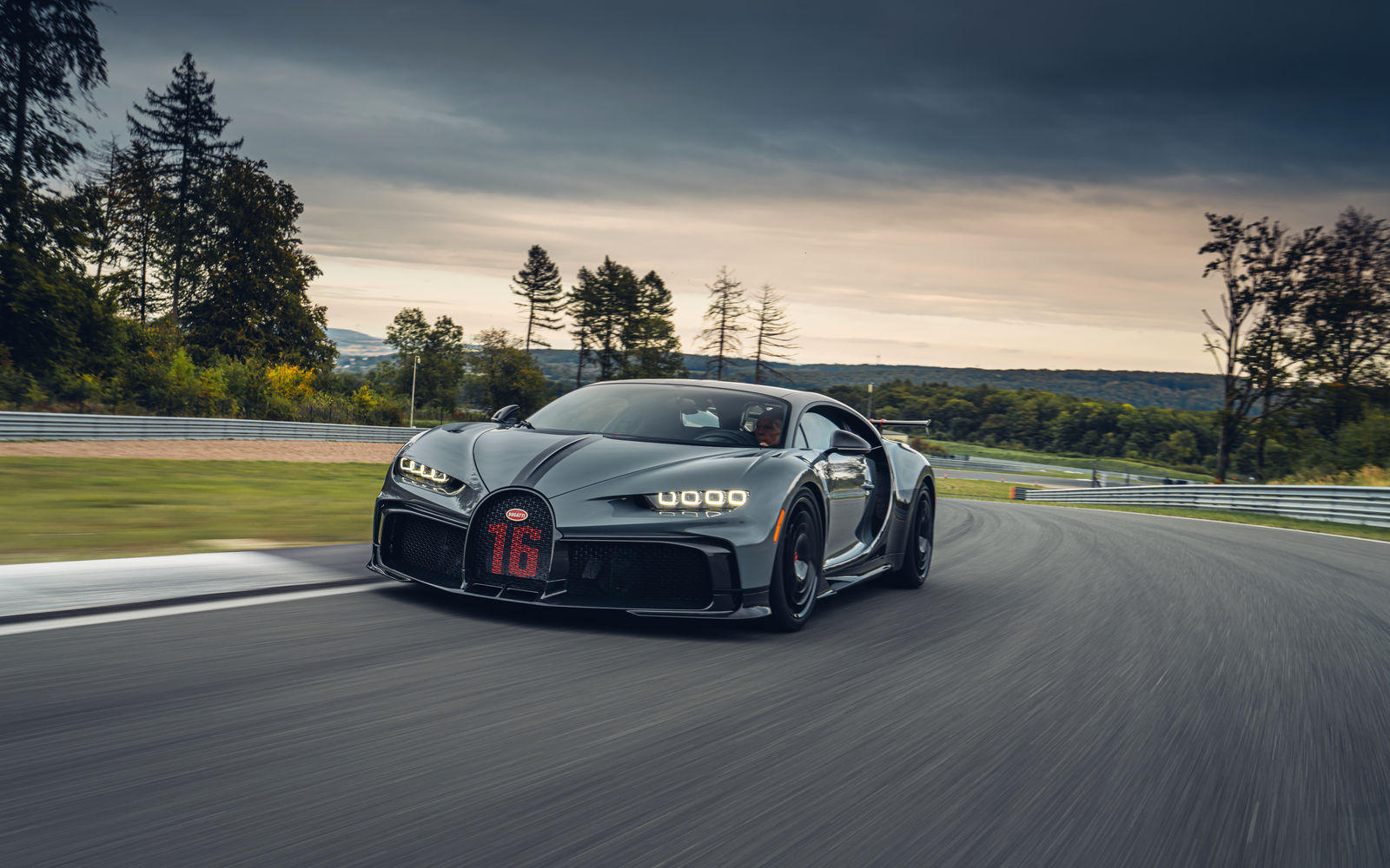 Download 2021 Bugatti Chiron Pur Sport - Front Three-Quarter HD Wallpaper 1600x1000 #20