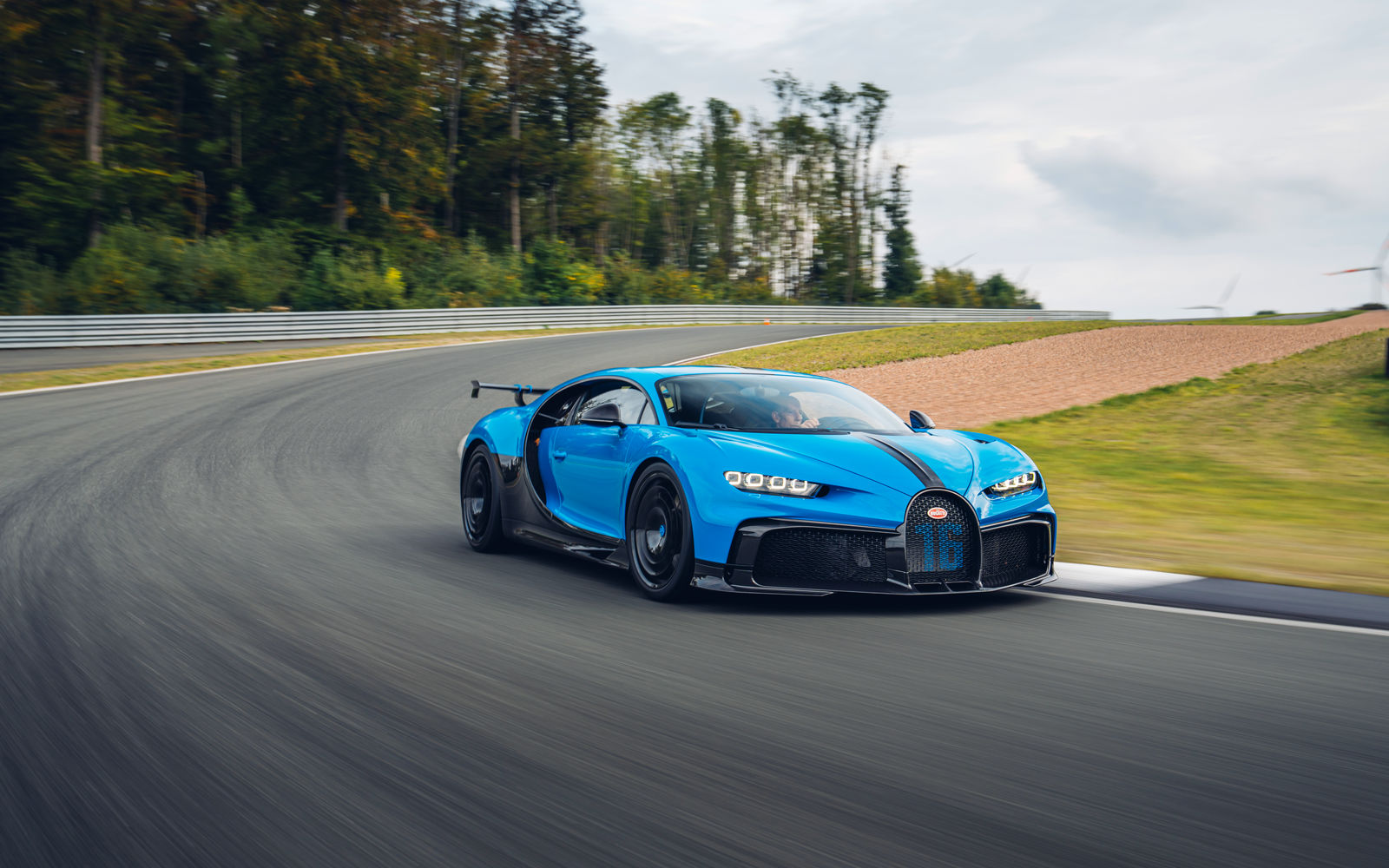 Download 2021 Bugatti Chiron Pur Sport - Front Three-Quarter HD Wallpaper 1600x1000 #54