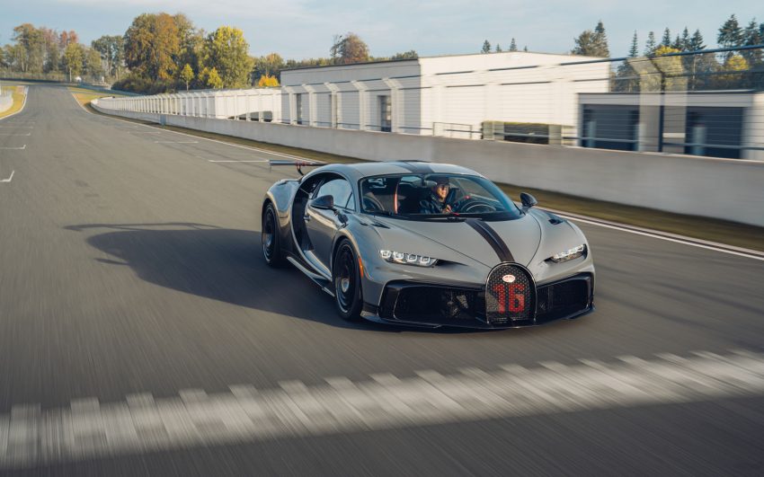 2021 Bugatti Chiron Pur Sport - Front Three-Quarter Wallpaper 850x531 #2