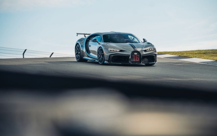 2021 Bugatti Chiron Pur Sport - Front Three-Quarter Wallpaper 850x531 #24