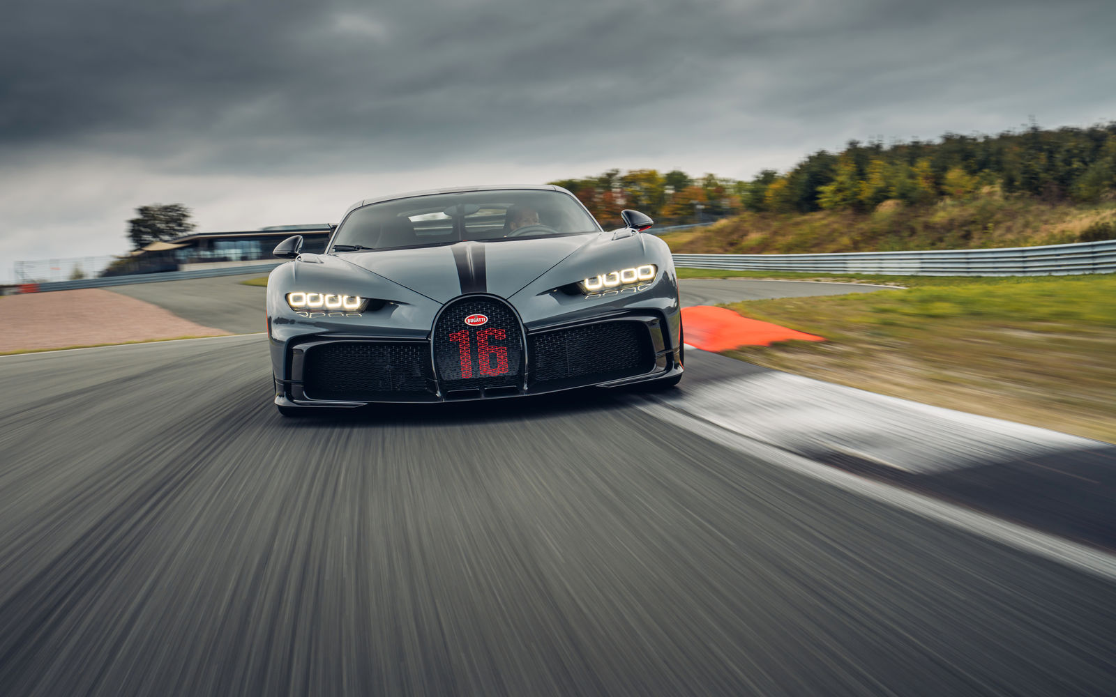 Download 2021 Bugatti Chiron Pur Sport - Front HD Wallpaper 1600x1000 #25