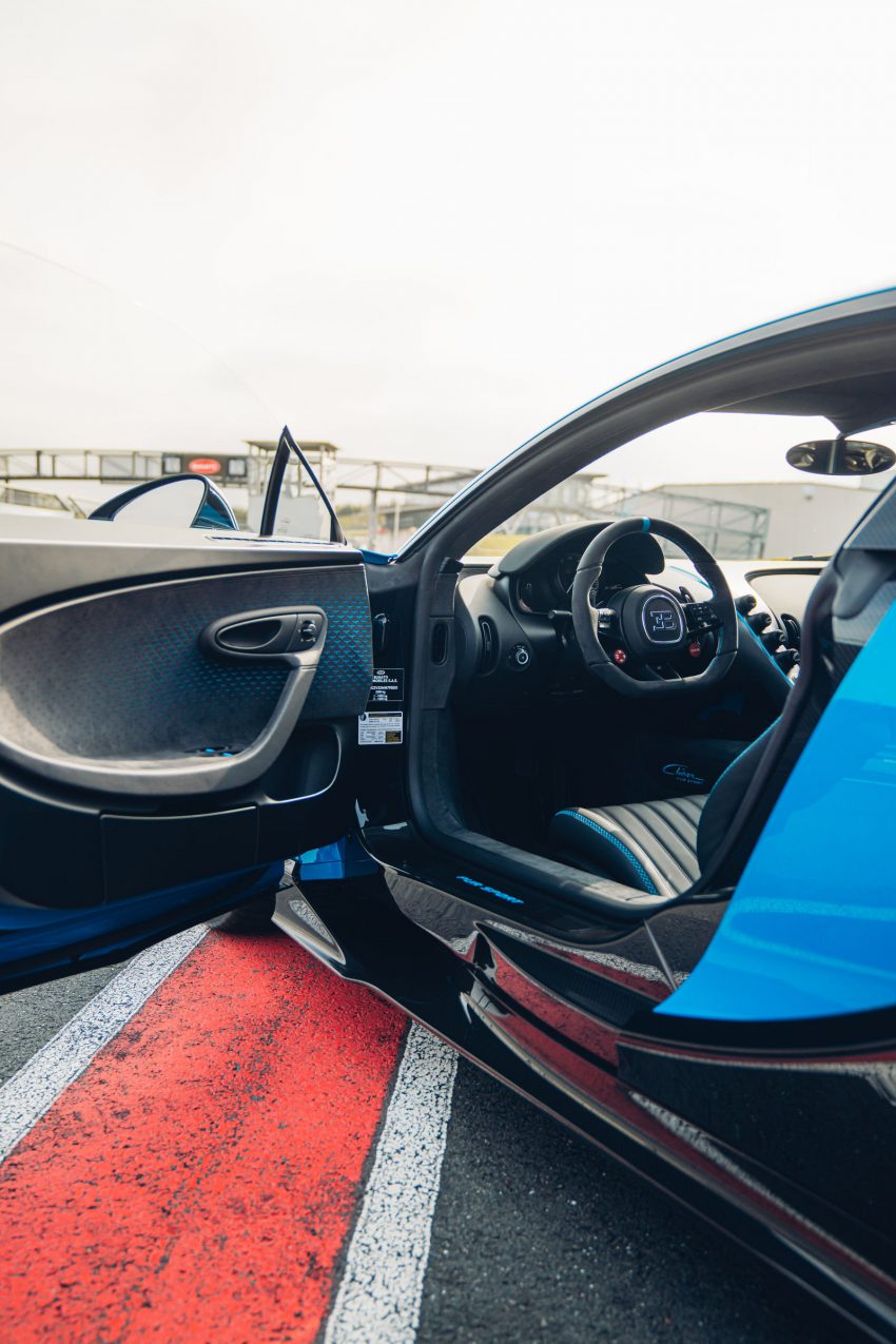 2021 Bugatti Chiron Pur Sport - Interior Phone Wallpaper 850x1275 #66