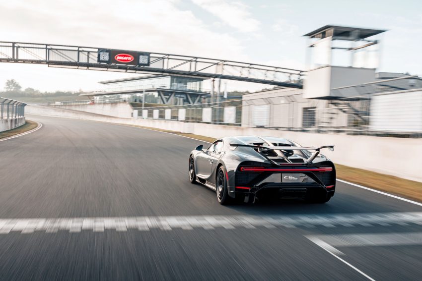 2021 Bugatti Chiron Pur Sport - Rear Three-Quarter Wallpaper 850x567 #32