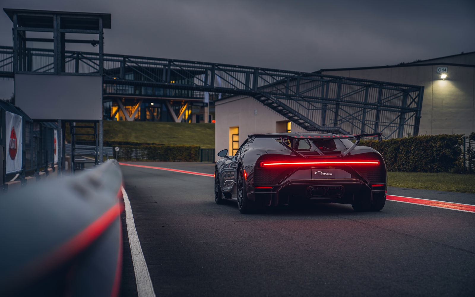 Download 2021 Bugatti Chiron Pur Sport - Rear HD Wallpaper 1600x1000 #36