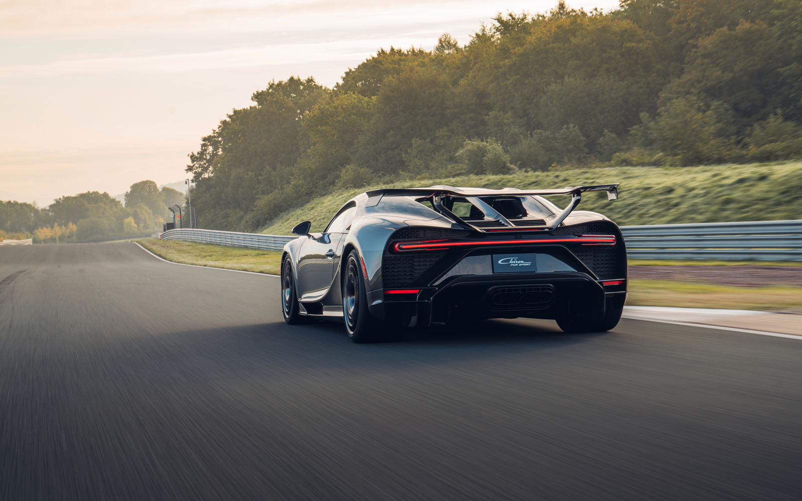 Download 2021 Bugatti Chiron Pur Sport - Rear HD Wallpaper 1600x1000 #9