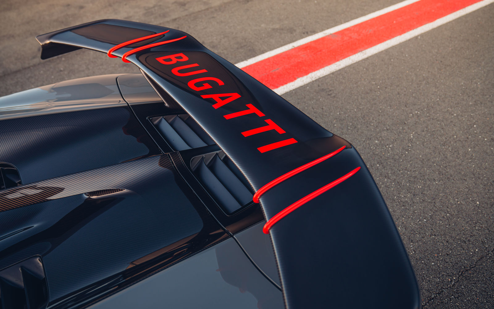 Download 2021 Bugatti Chiron Pur Sport - Spoiler HD Wallpaper 1600x1000 #43