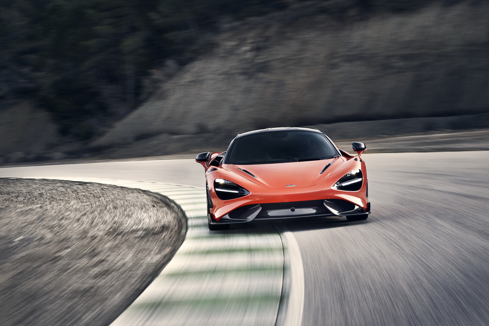 Download 2021 McLaren 765LT - Front HD Wallpaper 1922x1281 #9