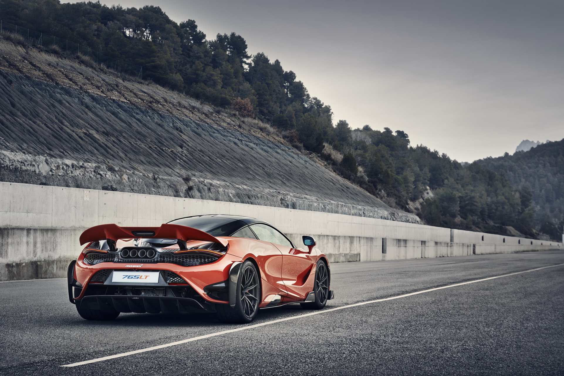 Download 2021 McLaren 765LT - Rear Three-Quarter HD Wallpaper 1922x1281 #11
