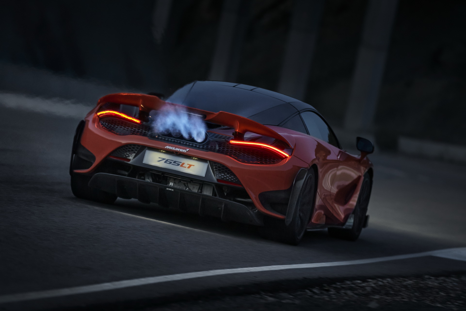 Download 2021 McLaren 765LT - Rear HD Wallpaper 1922x1281 #16