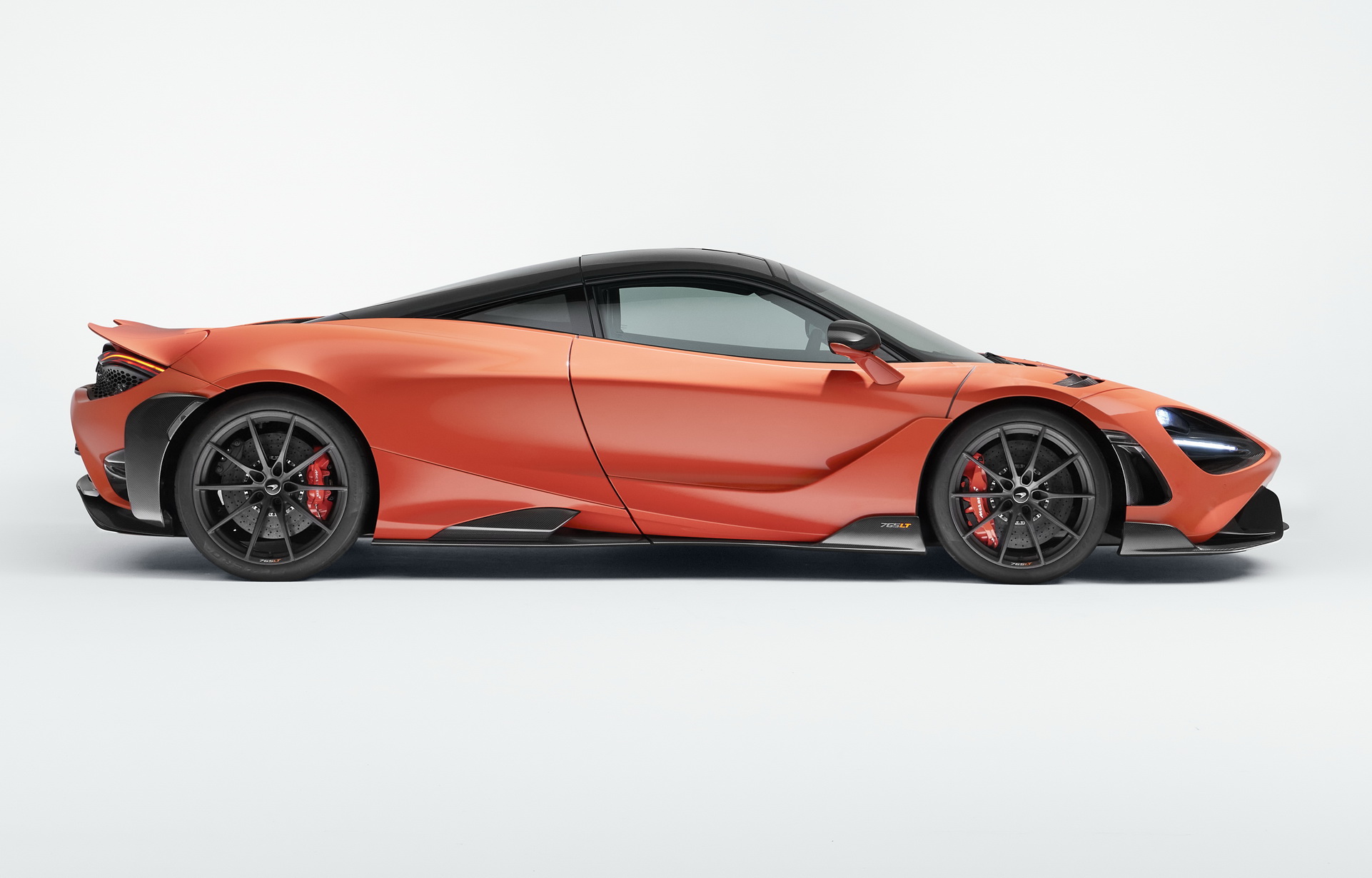 Download 2021 McLaren 765LT - Side HD Wallpaper 1922x1230 #27