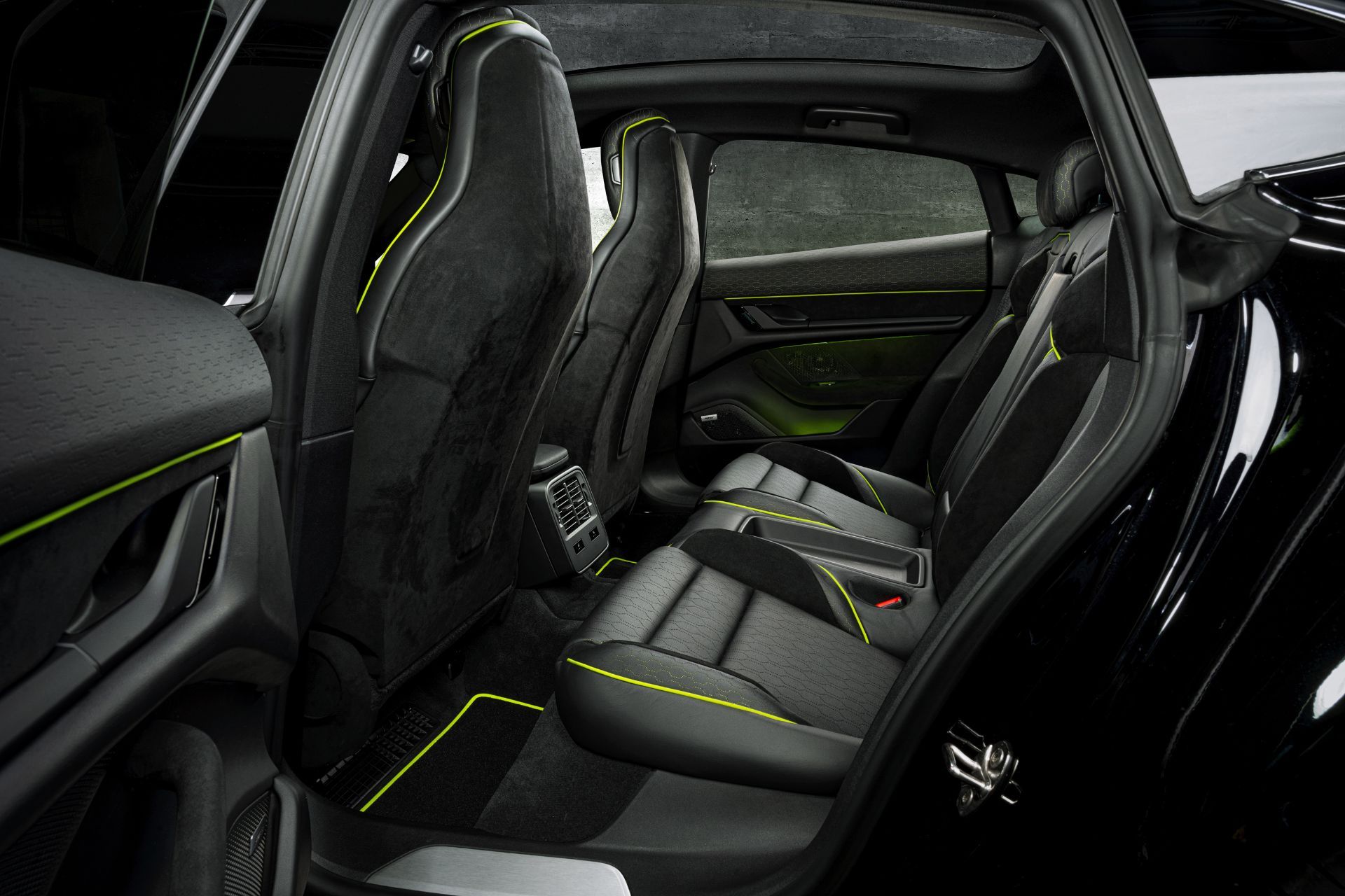 Download 2021 Porsche Taycan with TechArt aerokit - Interior, Rear Seats HD Wallpaper 1920x1280 #29