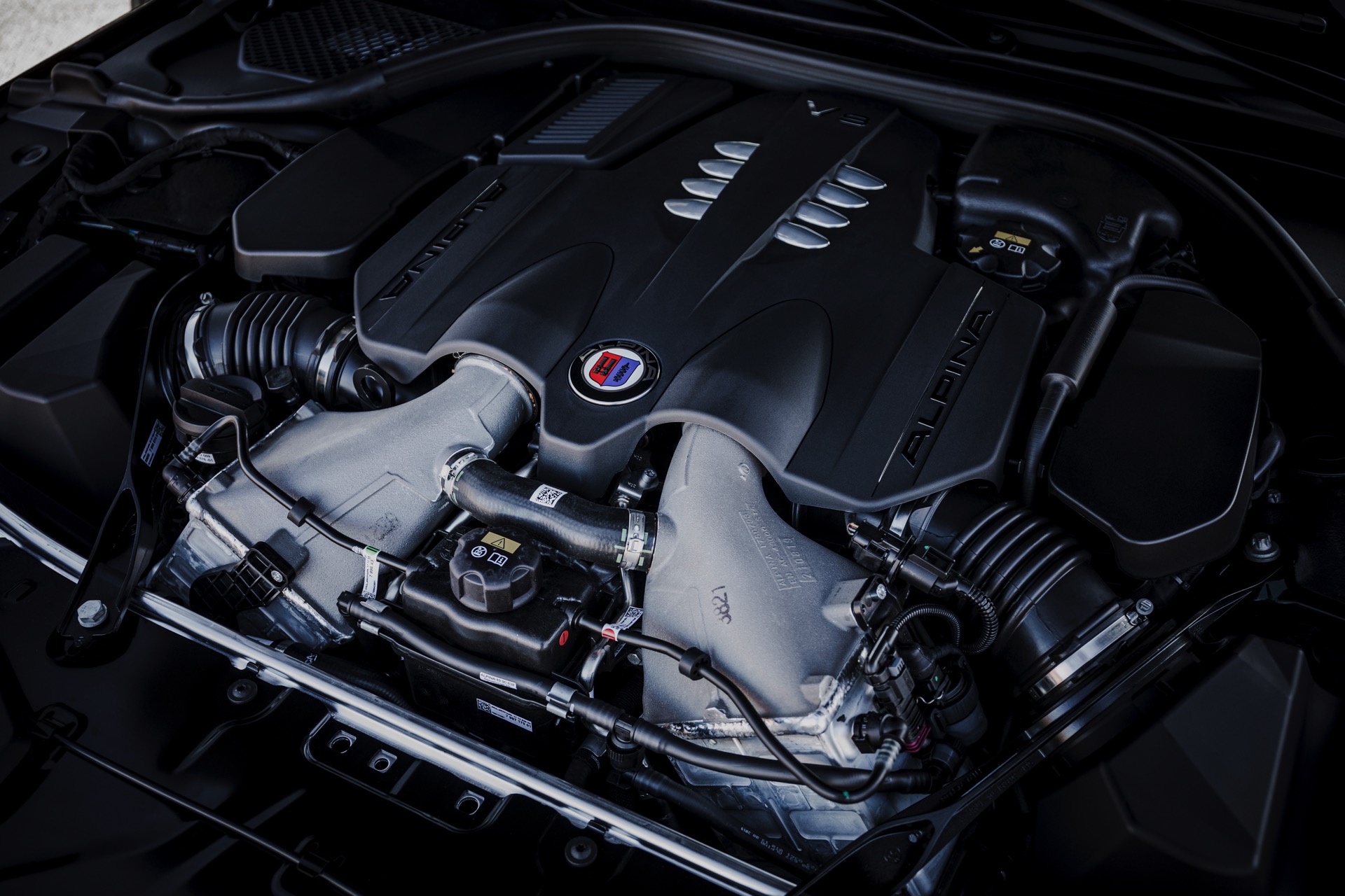 Download 2022 ALPINA B8 Gran Coupé - Engine HD Wallpaper 1920x1280 #26