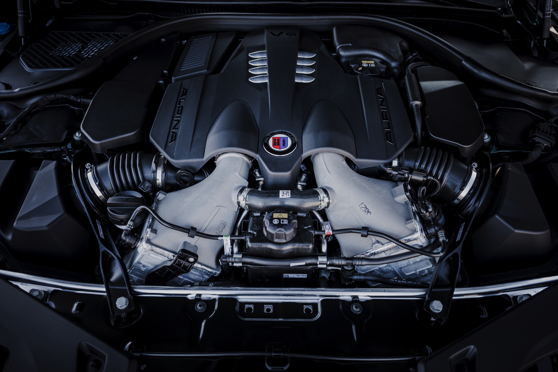 Download 2022 ALPINA B8 Gran Coupé - Engine HD Wallpaper 1920x1280 #28