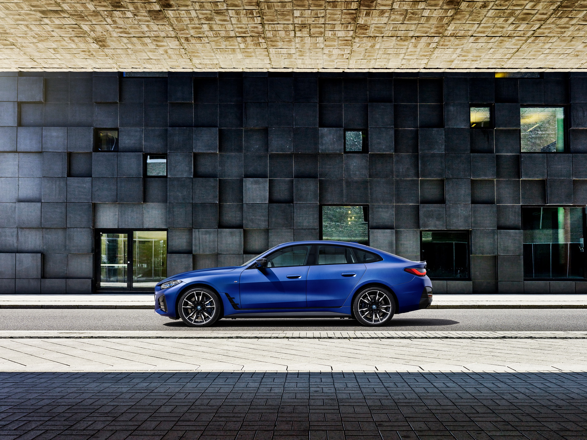 Download 2022 BMW i4 M50 - Side HD Wallpaper 1921x1441 #8