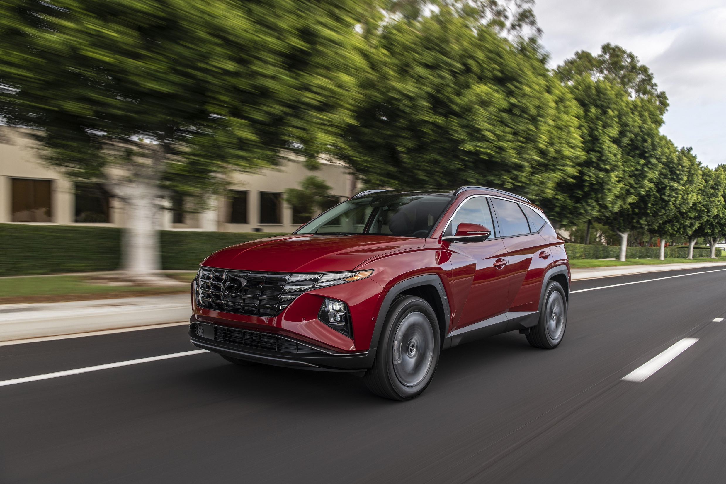 Download 2022 Hyundai Tucson - Front Three-Quarter HD Wallpaper 2477x1652 #19