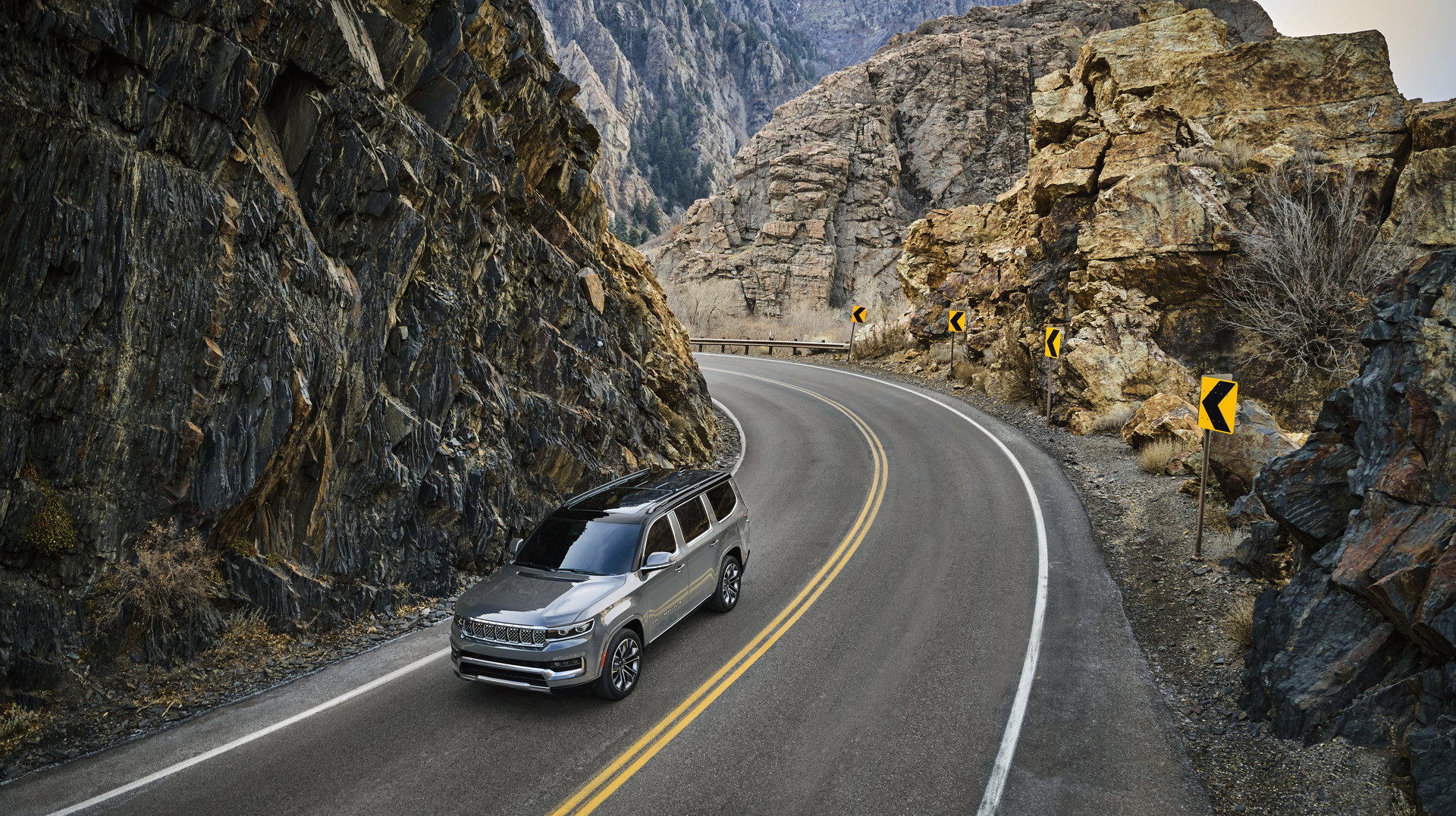 Download 2022 Jeep Grand Wagoneer - Front Three-Quarter HD Wallpaper 1920x1076 #24