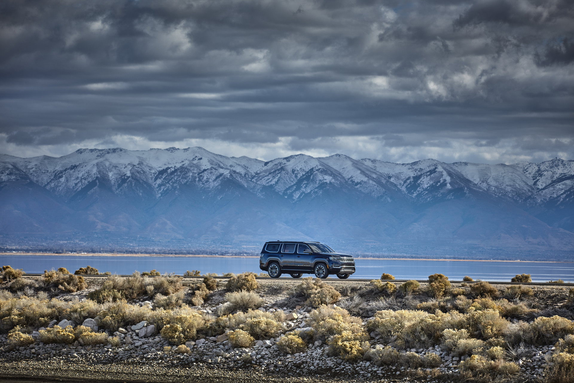 Download 2022 Jeep Grand Wagoneer - Front Three-Quarter HD Wallpaper 1920x1280 #13