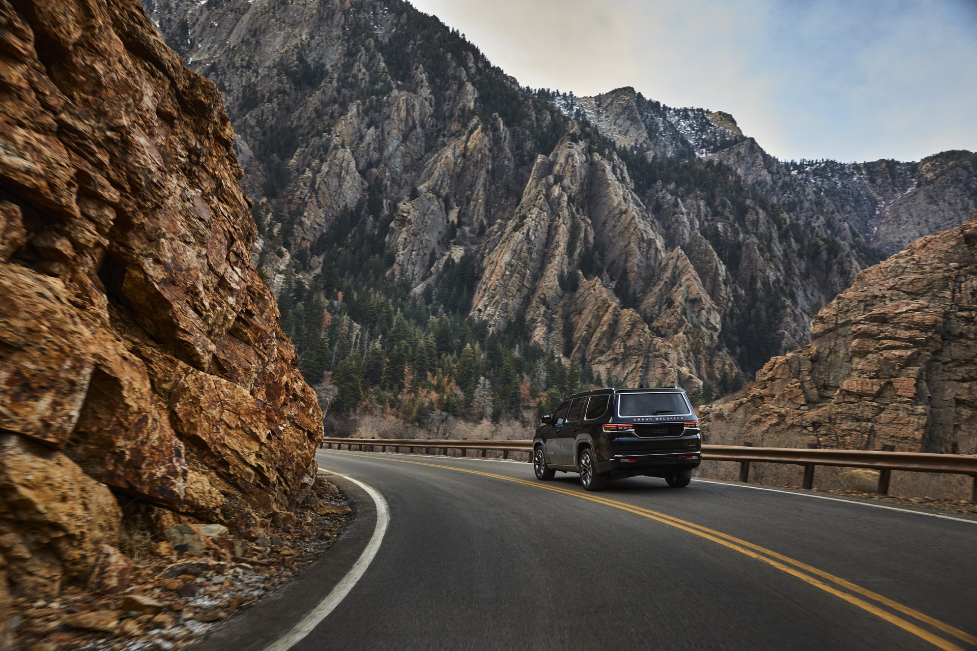 Download 2022 Jeep Grand Wagoneer - Rear Three-Quarter HD Wallpaper 1920x1280 #10