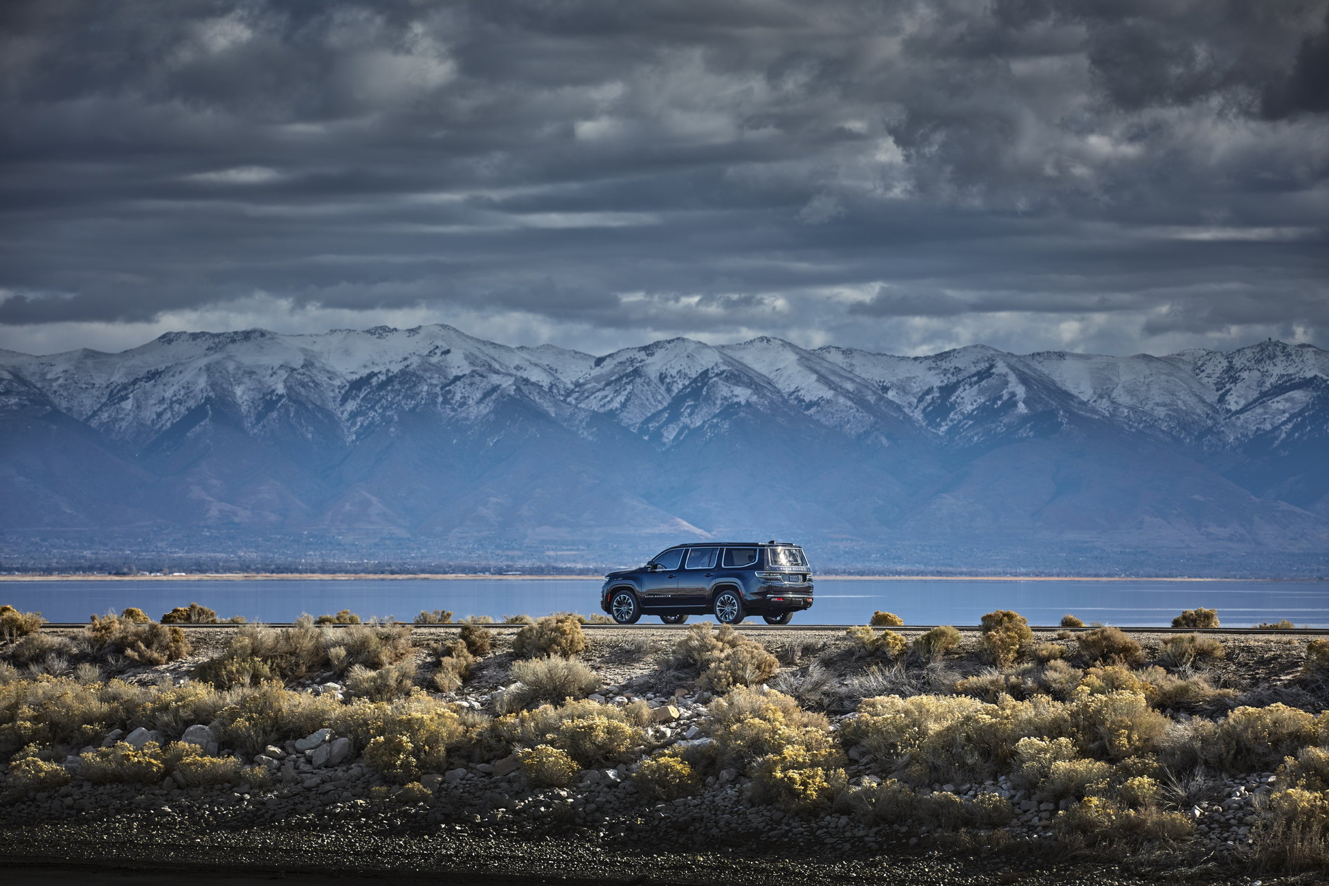 Download 2022 Jeep Grand Wagoneer - Rear Three-Quarter HD Wallpaper 1920x1280 #12