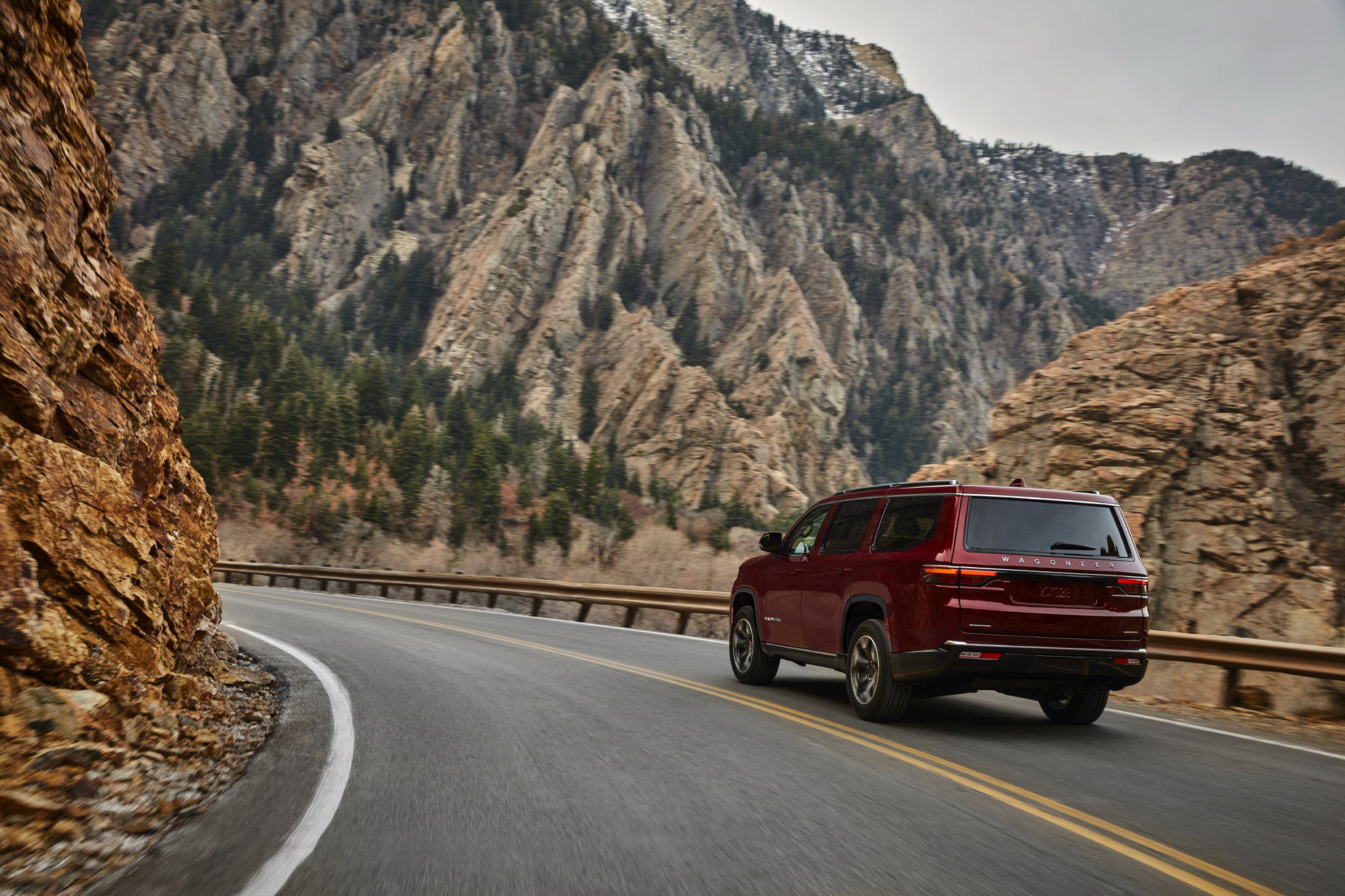 Download 2022 Jeep Wagoneer - Rear Three-Quarter HD Wallpaper 1920x1280 #16