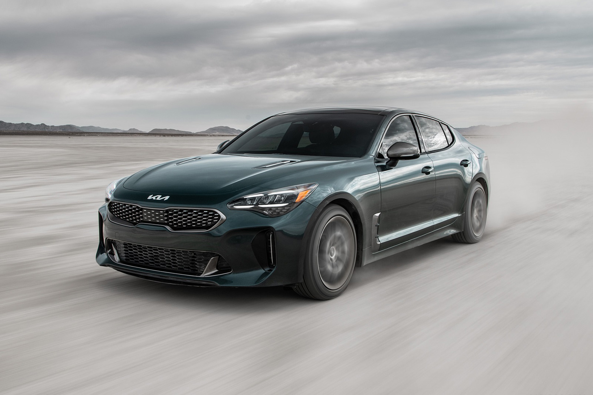 Download 2022 Kia Stinger GT-Line - Front Three-Quarter HD Wallpaper 1920x1280 #7