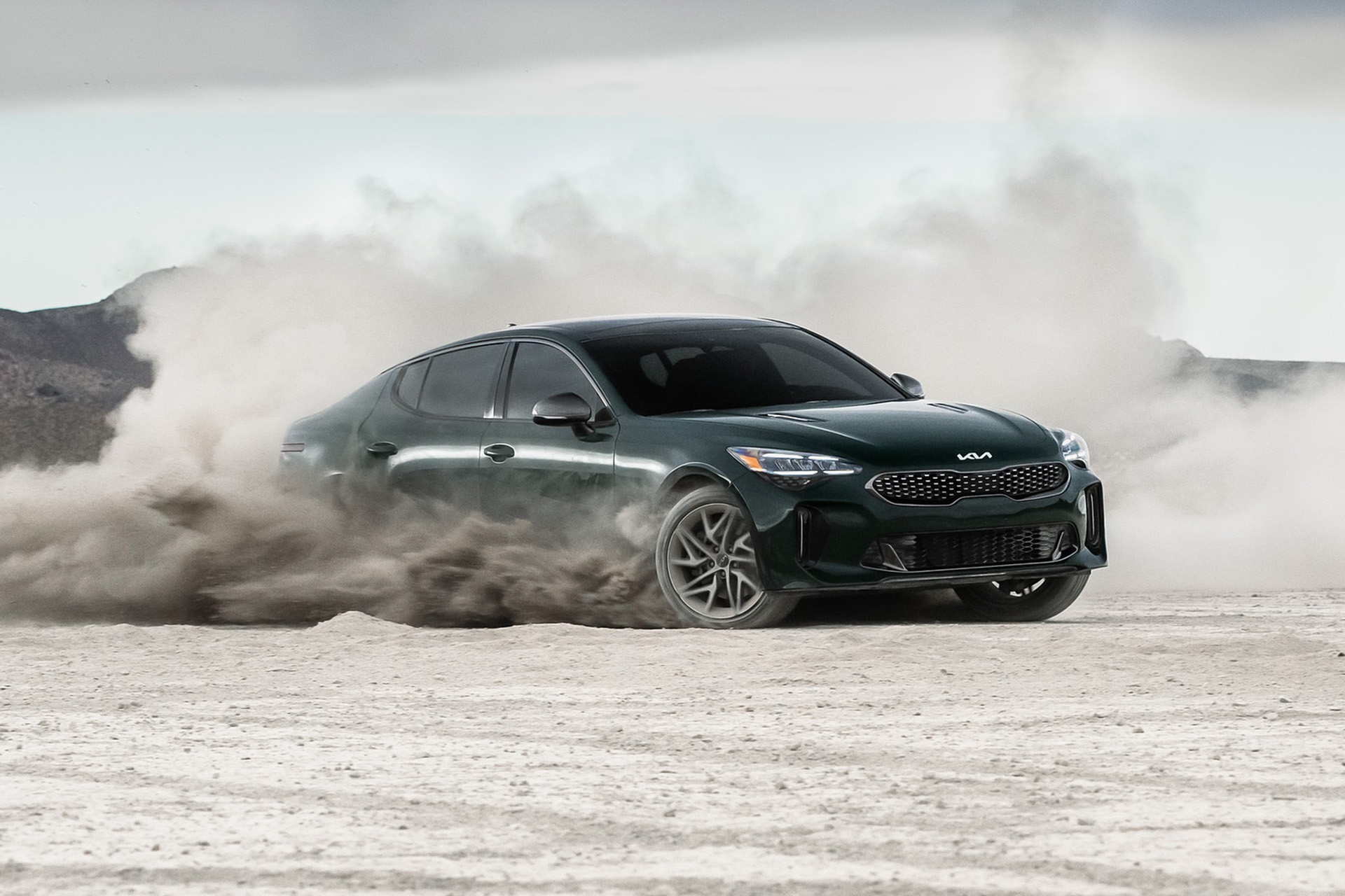 Download 2022 Kia Stinger GT-Line - Front Three-Quarter HD Wallpaper 1920x1280 #8