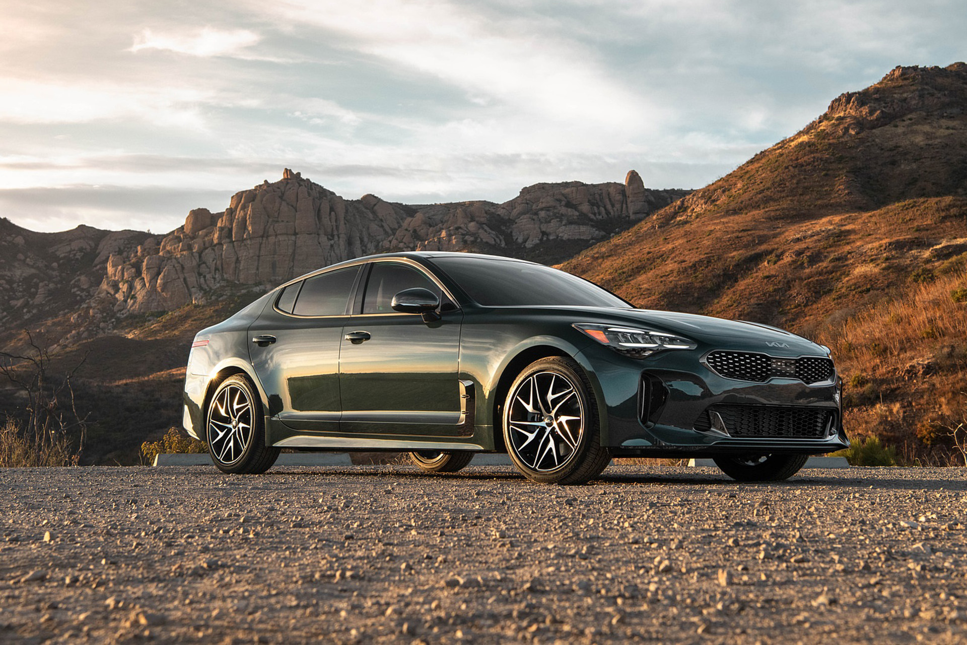 Download 2022 Kia Stinger GT-Line - Front Three-Quarter HD Wallpaper 1920x1280 #10