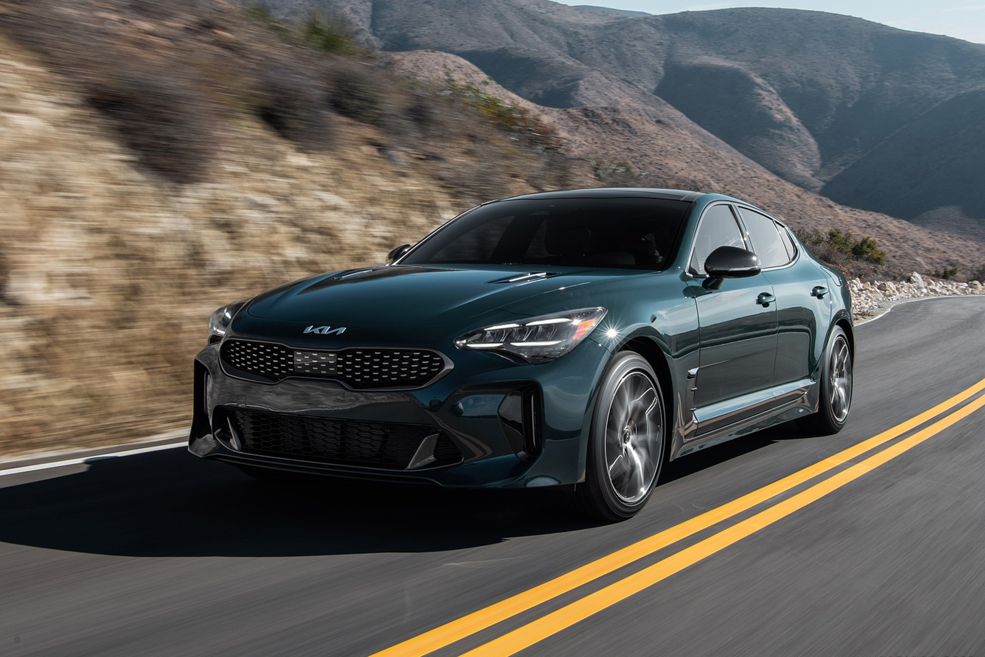 Download 2022 Kia Stinger GT-Line - Front Three-Quarter HD Wallpaper 1920x1280 #1