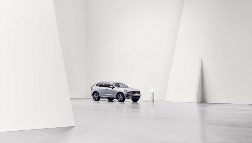 2022 Volvo XC60 - Front Three-Quarter Wallpaper 850x485 #13