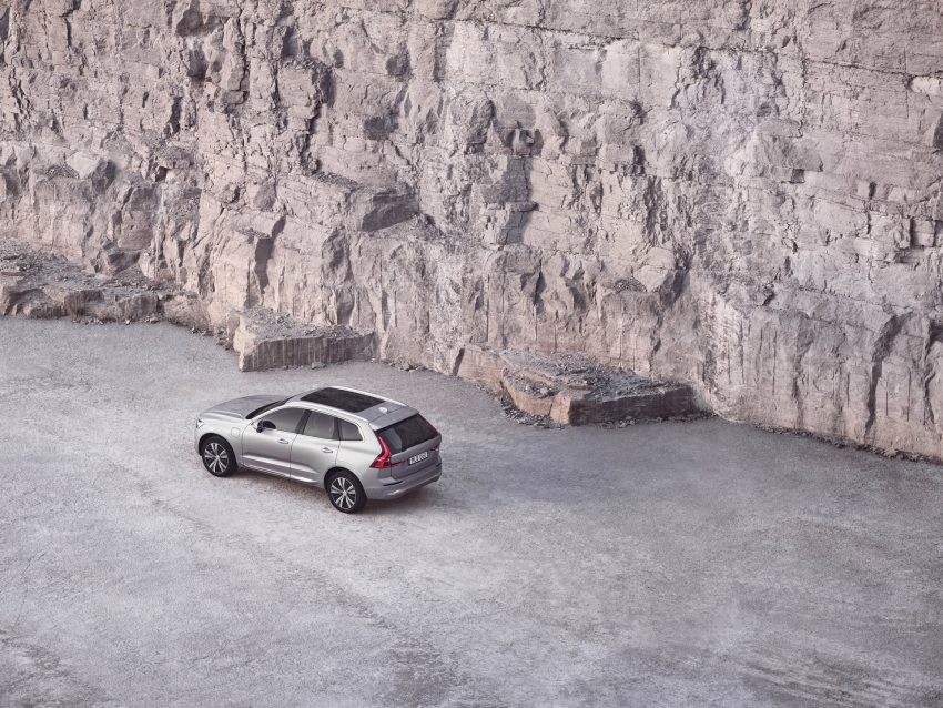 2022 Volvo XC60 - Rear Three-Quarter Wallpaper 850x638 #8