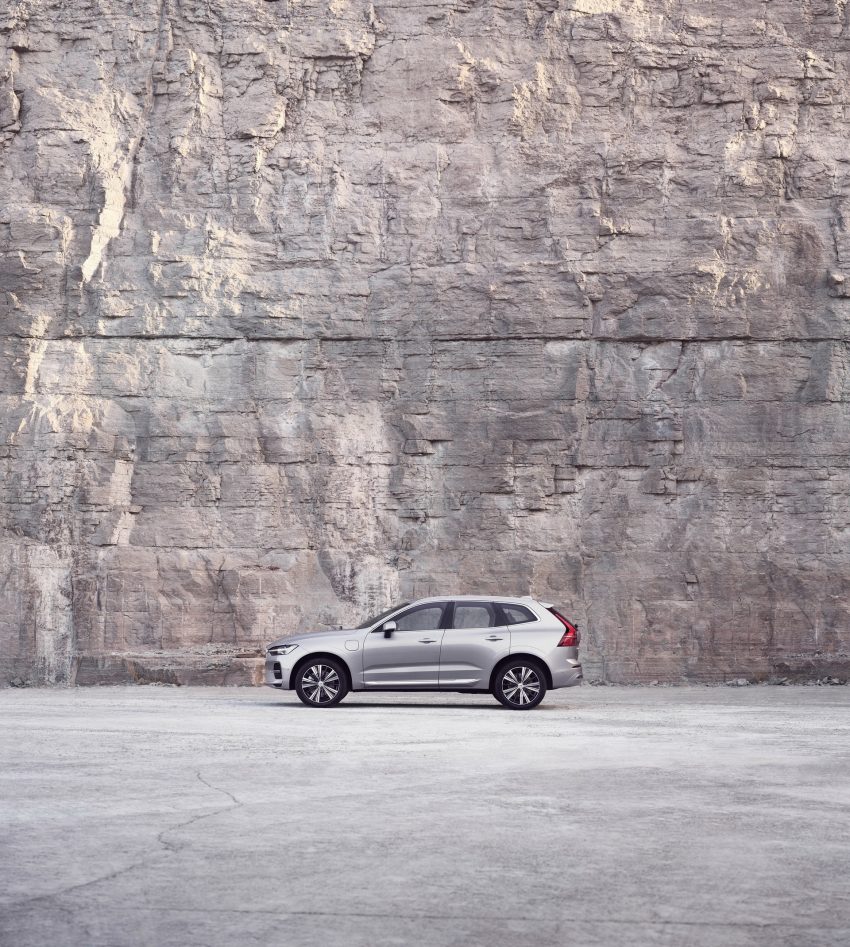 2022 Volvo XC60 - Side Phone Wallpaper 850x947 #6