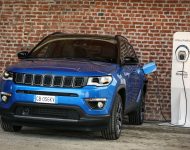 2020 Jeep Compass S 4xe - Charging Wallpaper 190x150