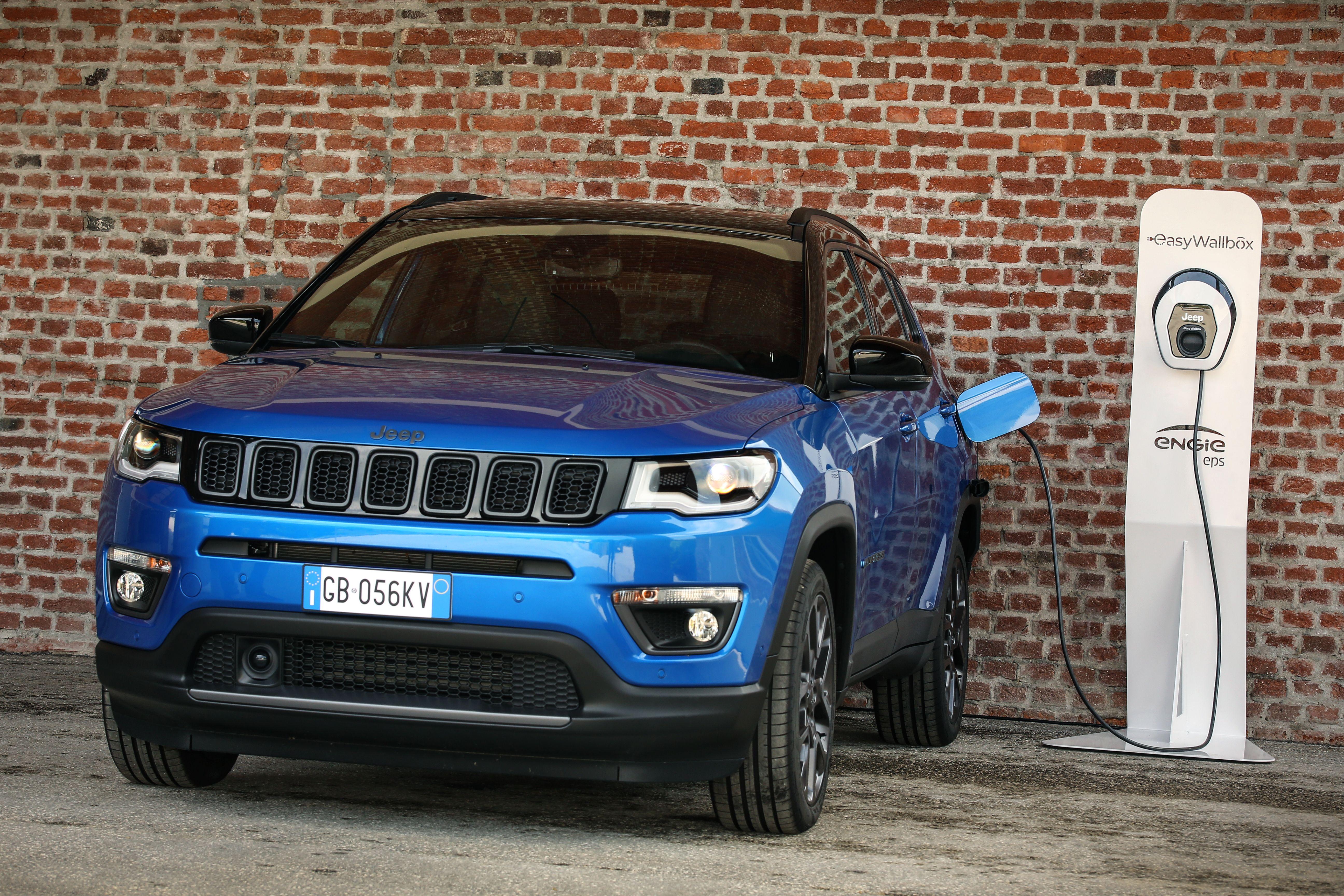 Download 2020 Jeep Compass S 4xe - Charging HD Wallpaper 5184x3456 #3