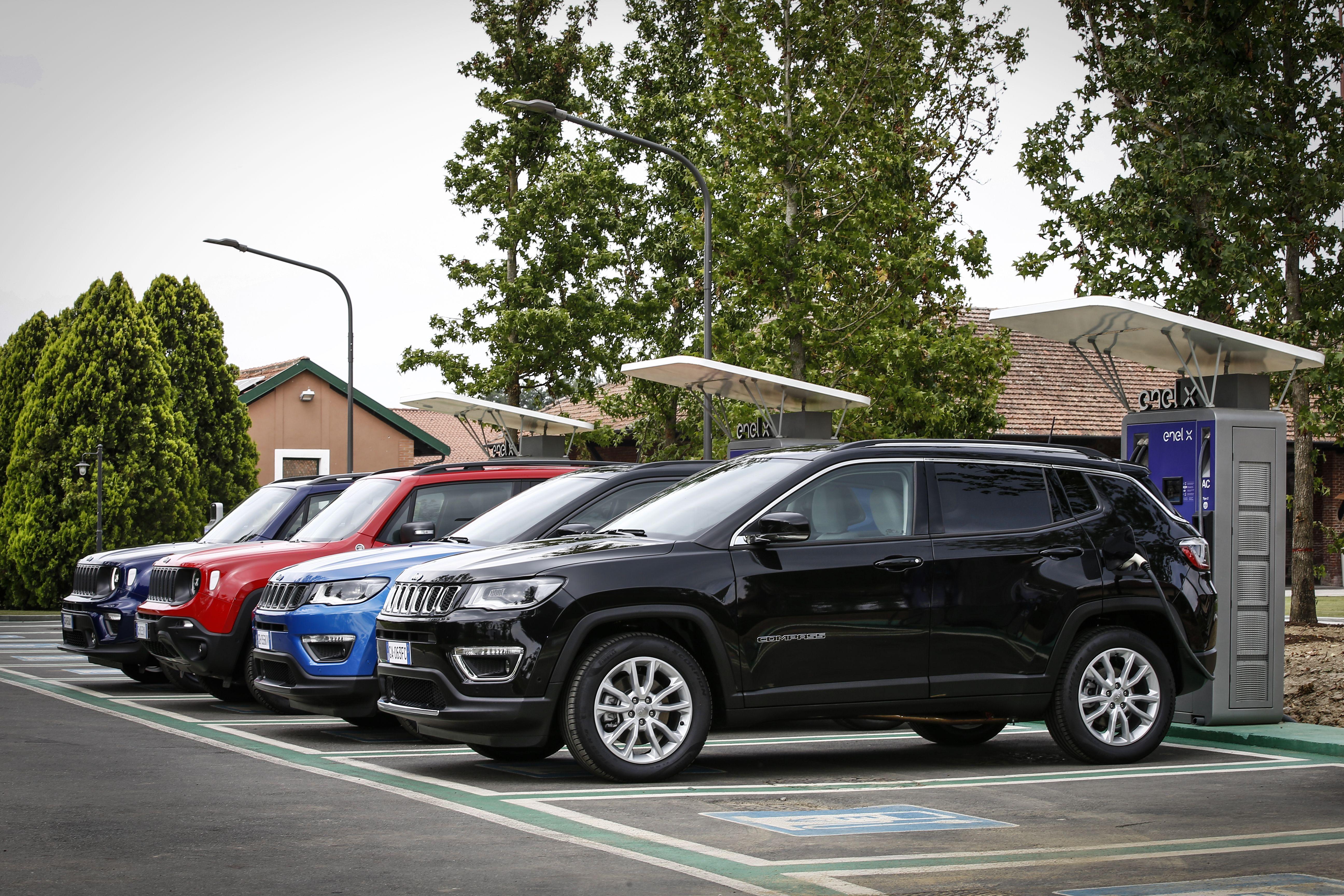 Download 2020 Jeep Compass S 4xe - Front Three-Quarter HD Wallpaper 5184x3456 #9