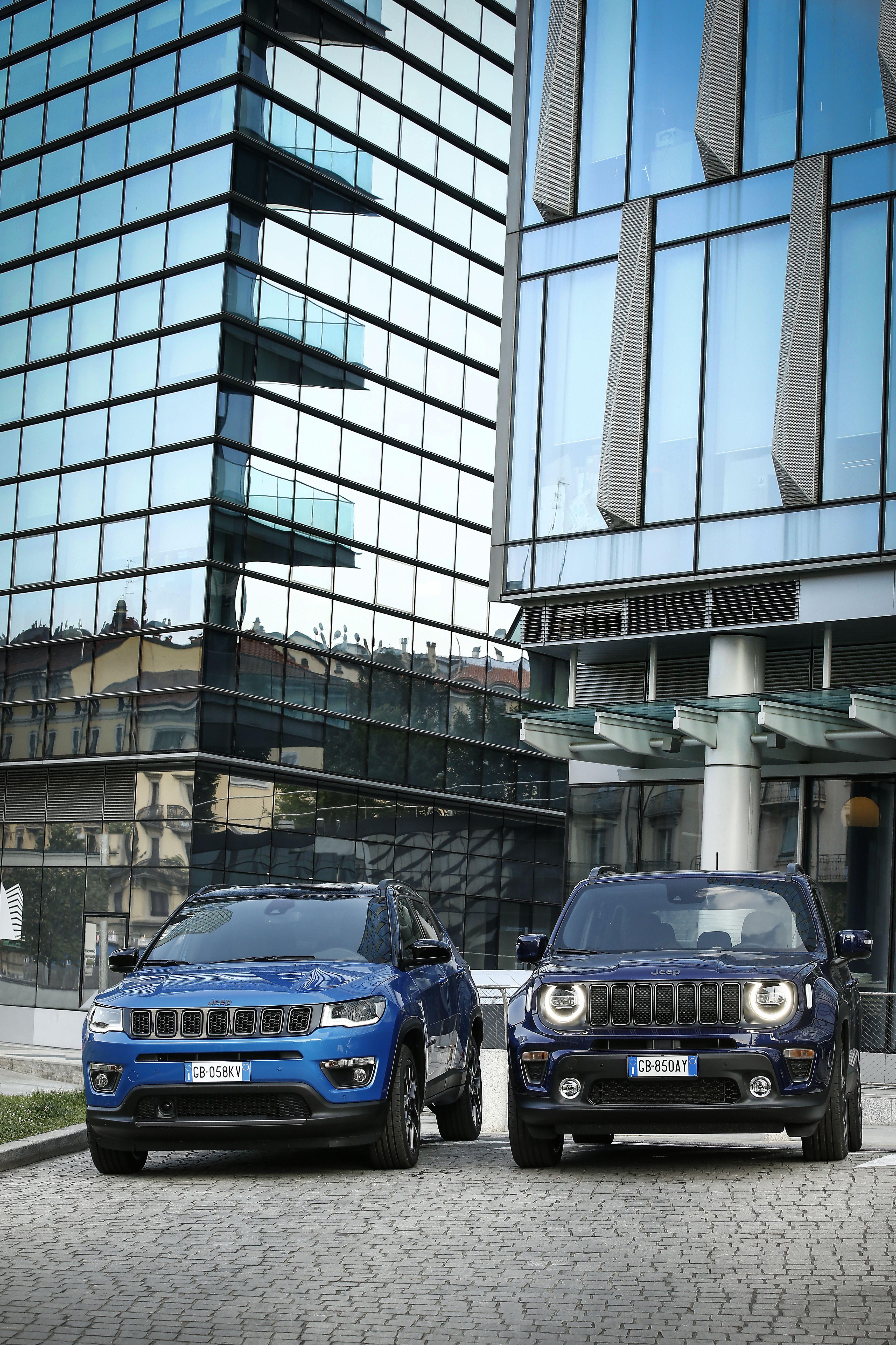 Download 2020 Jeep Compass S 4xe - Front HD Phone Wallpaper 3456x5184 #4