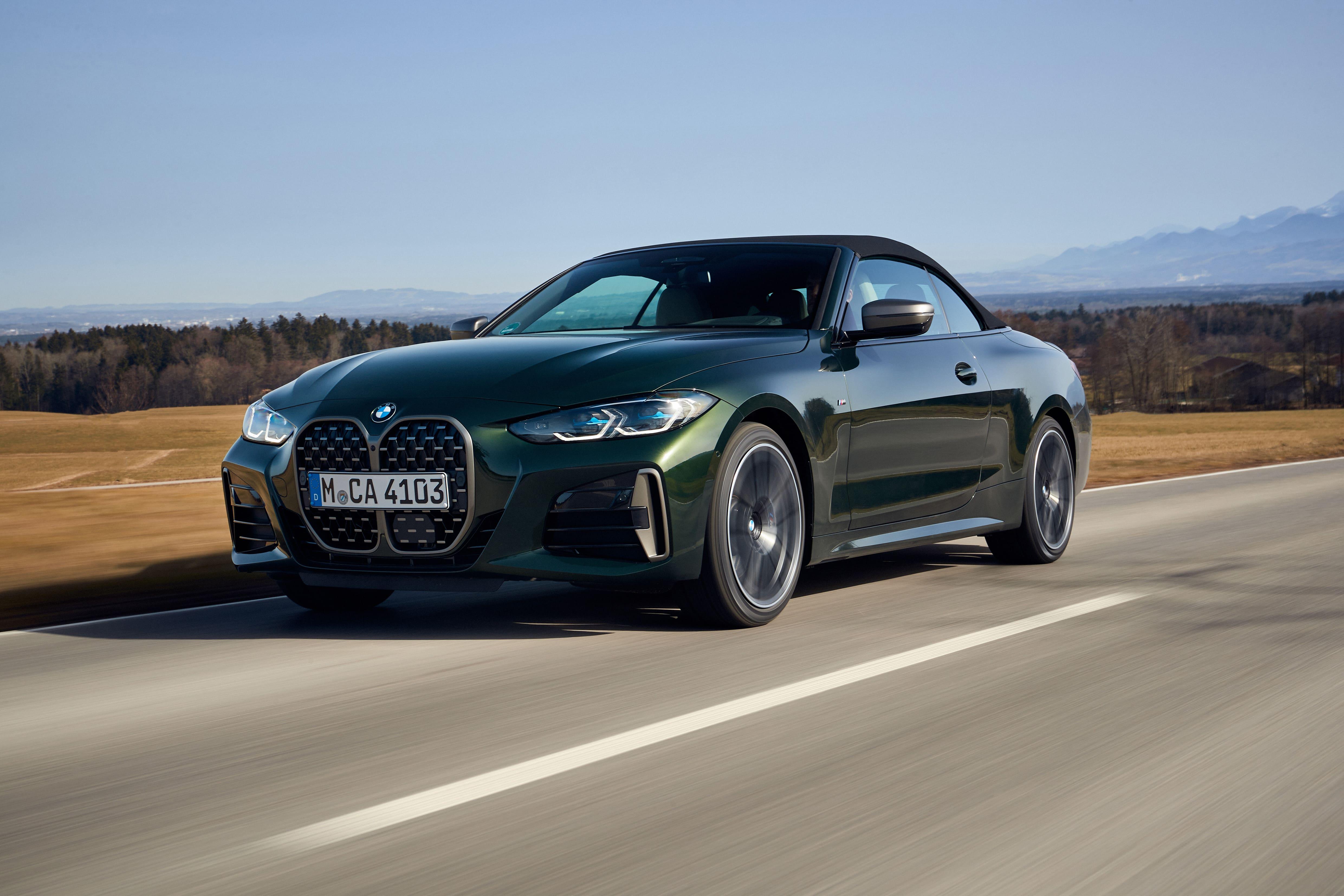 Download 2021 BMW M440i xDrive Convertible - Front Three-Quarter HD Wallpaper 4961x3307 #1