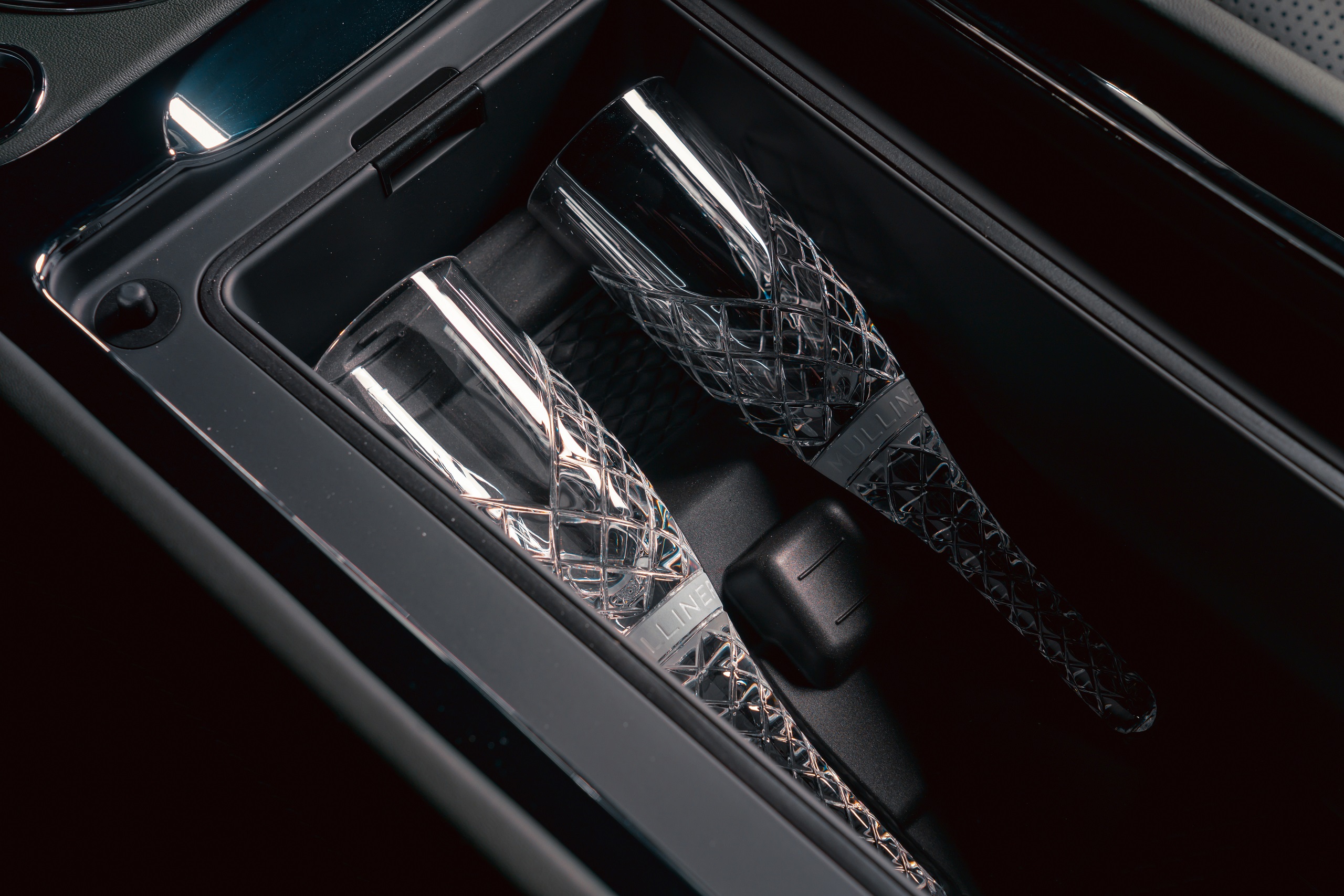 Download 2021 Bentley Mulliner Bentayga Hybrid - Interior, Detail HD Wallpaper 2560x1707 #12