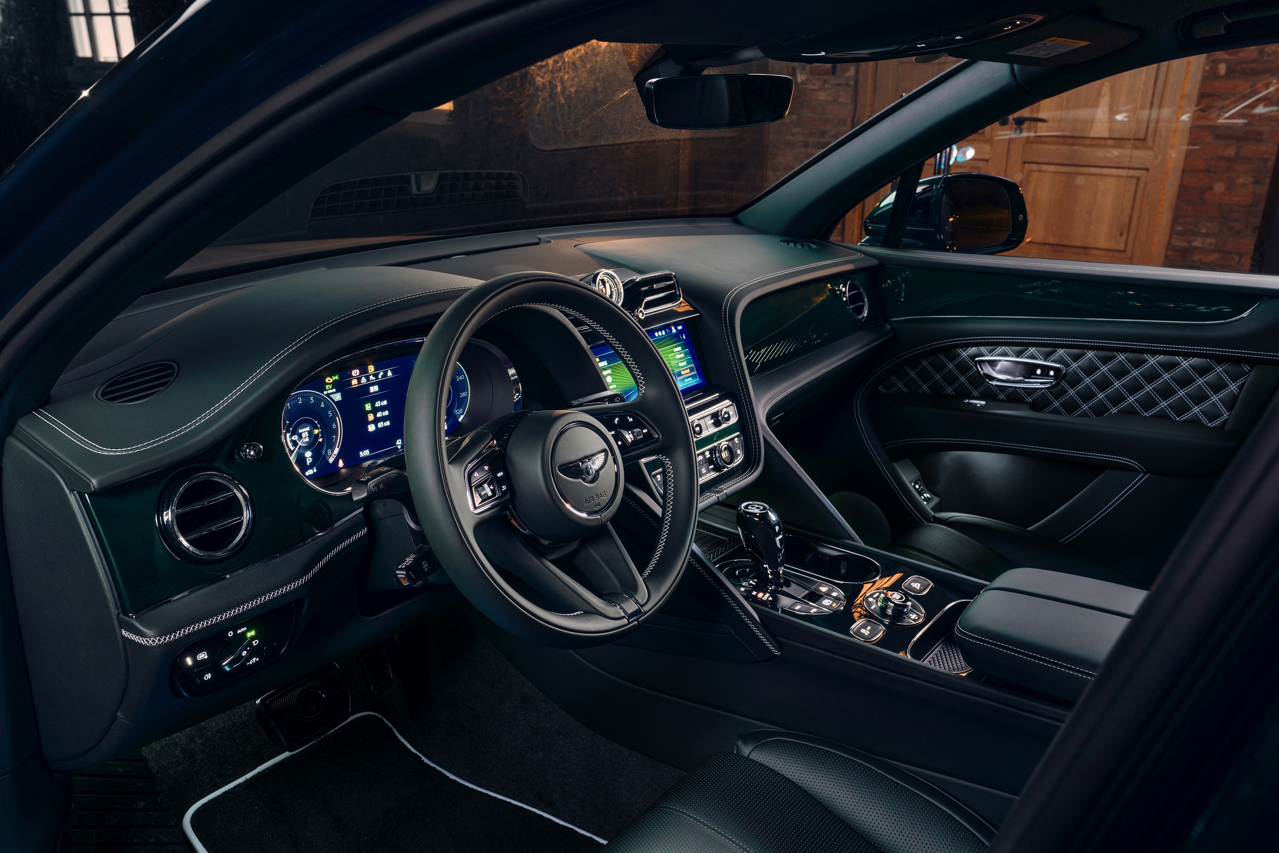 Download 2021 Bentley Mulliner Bentayga Hybrid - Interior HD Wallpaper 2560x1707 #7