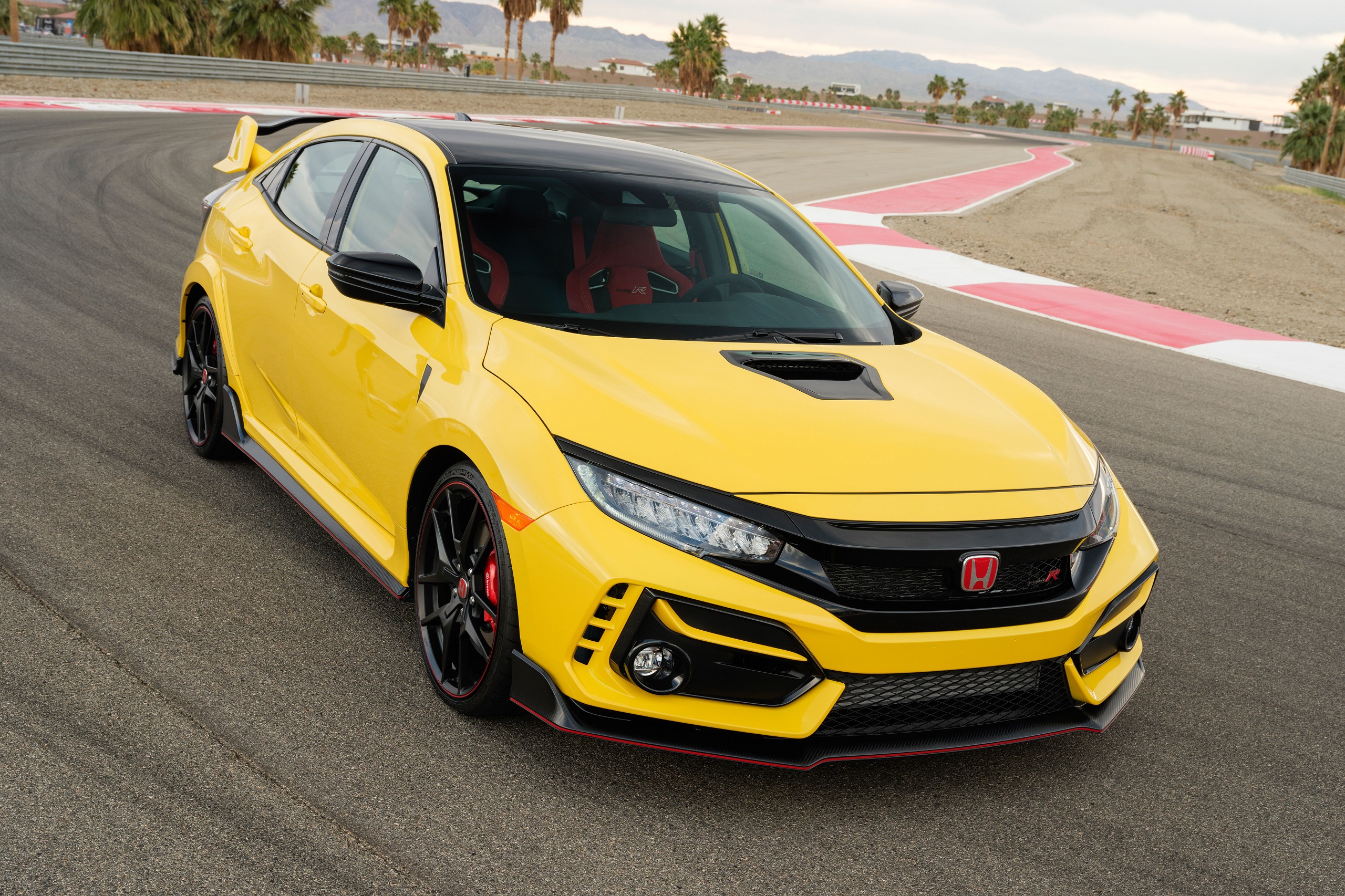 Download 2021 Honda Civic Type R Limited Edition - Front Three-Quarter HD Wallpaper 2560x1706 #9